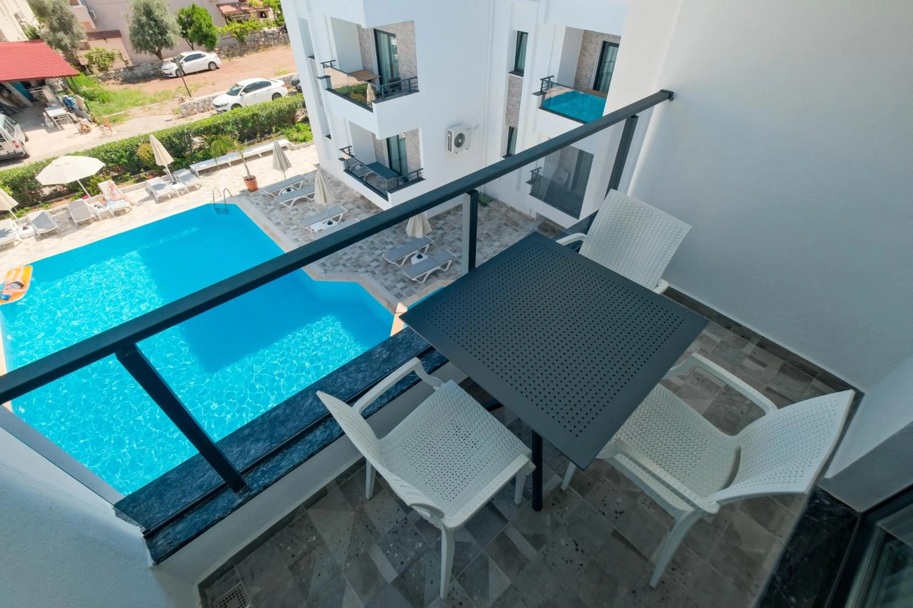 Apartment with Pool View  in The Diplomat Hotel