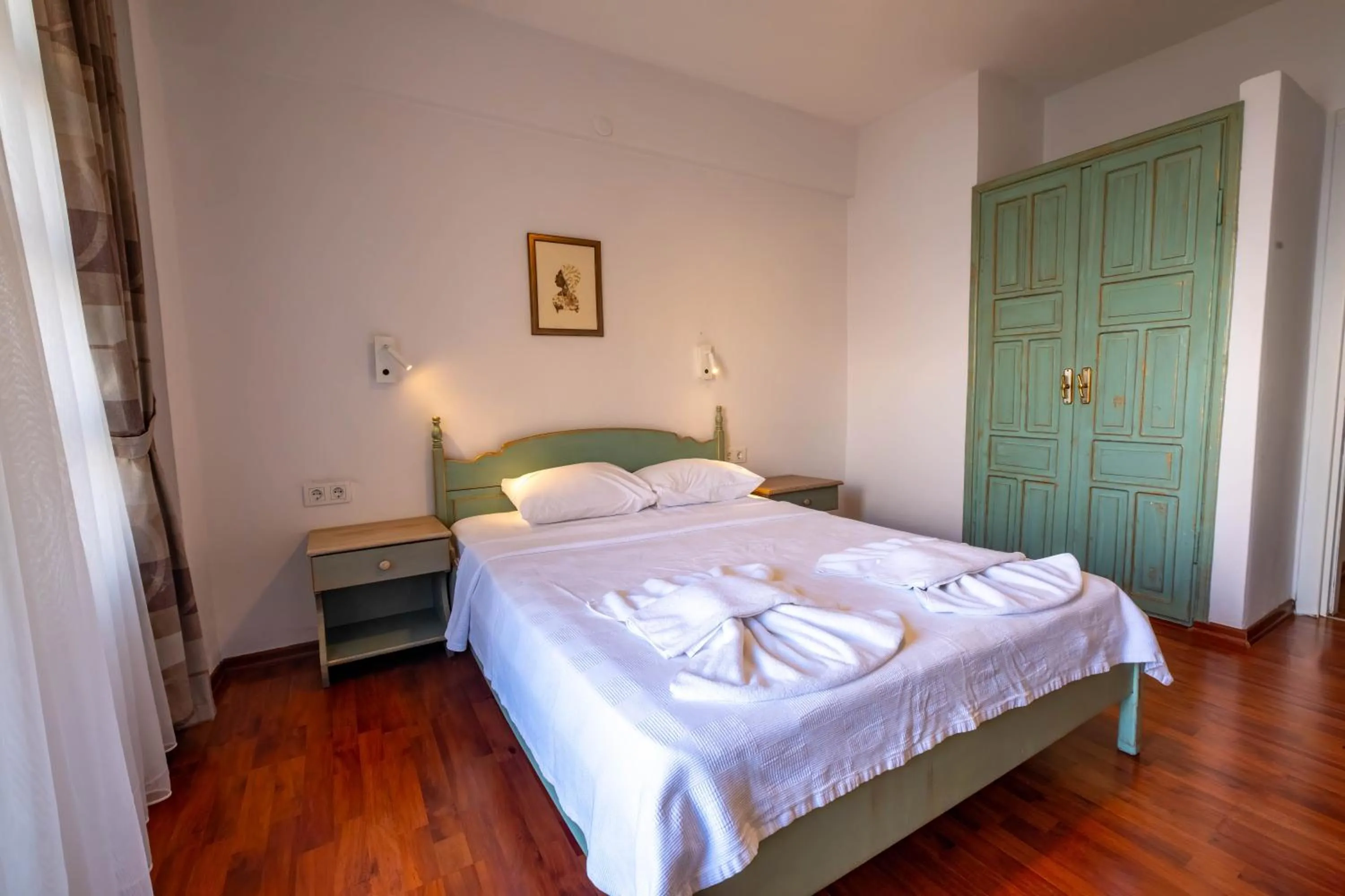 Photo of the whole room in The Diplomat Hotel