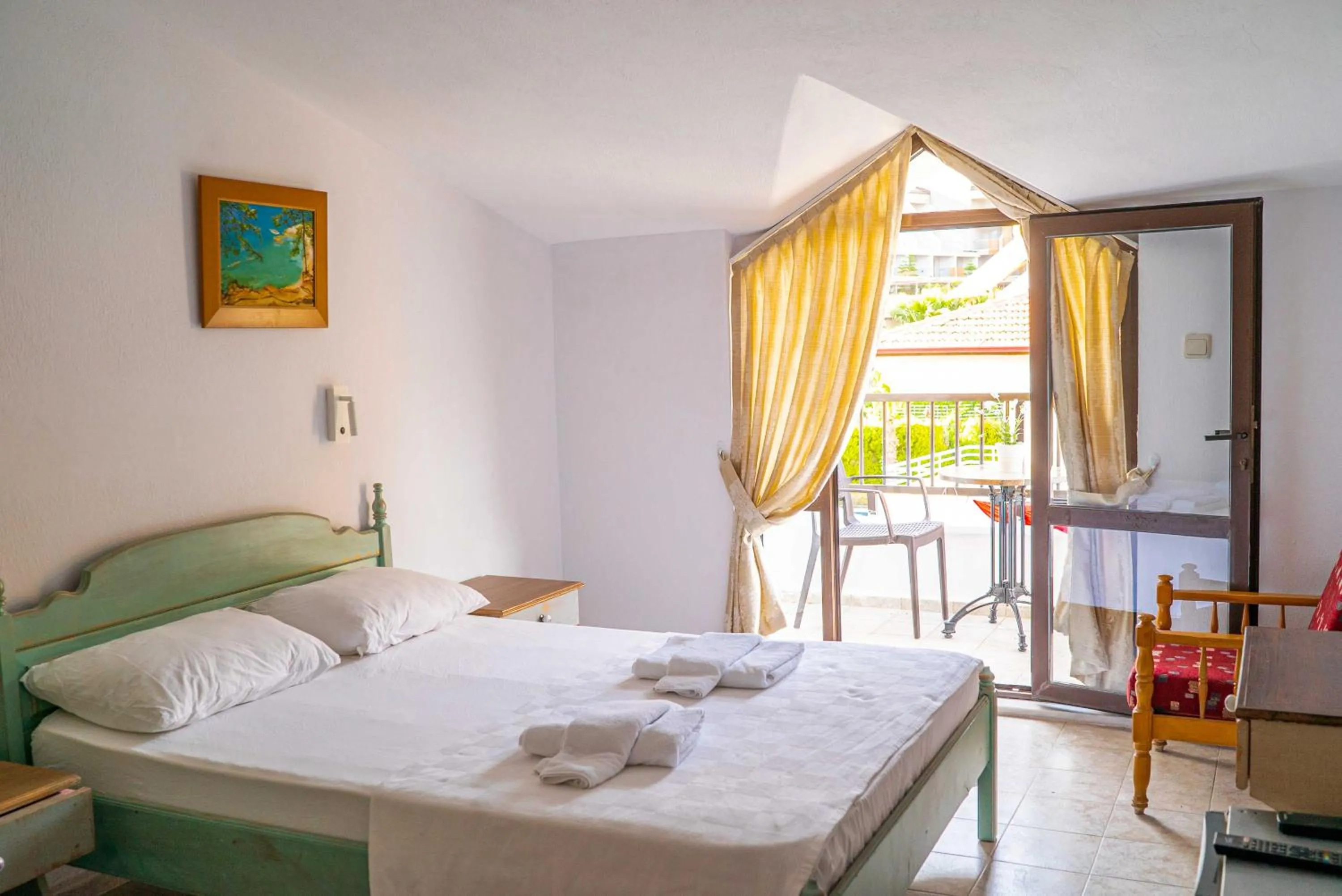 Photo of the whole room, Bed in The Diplomat Hotel