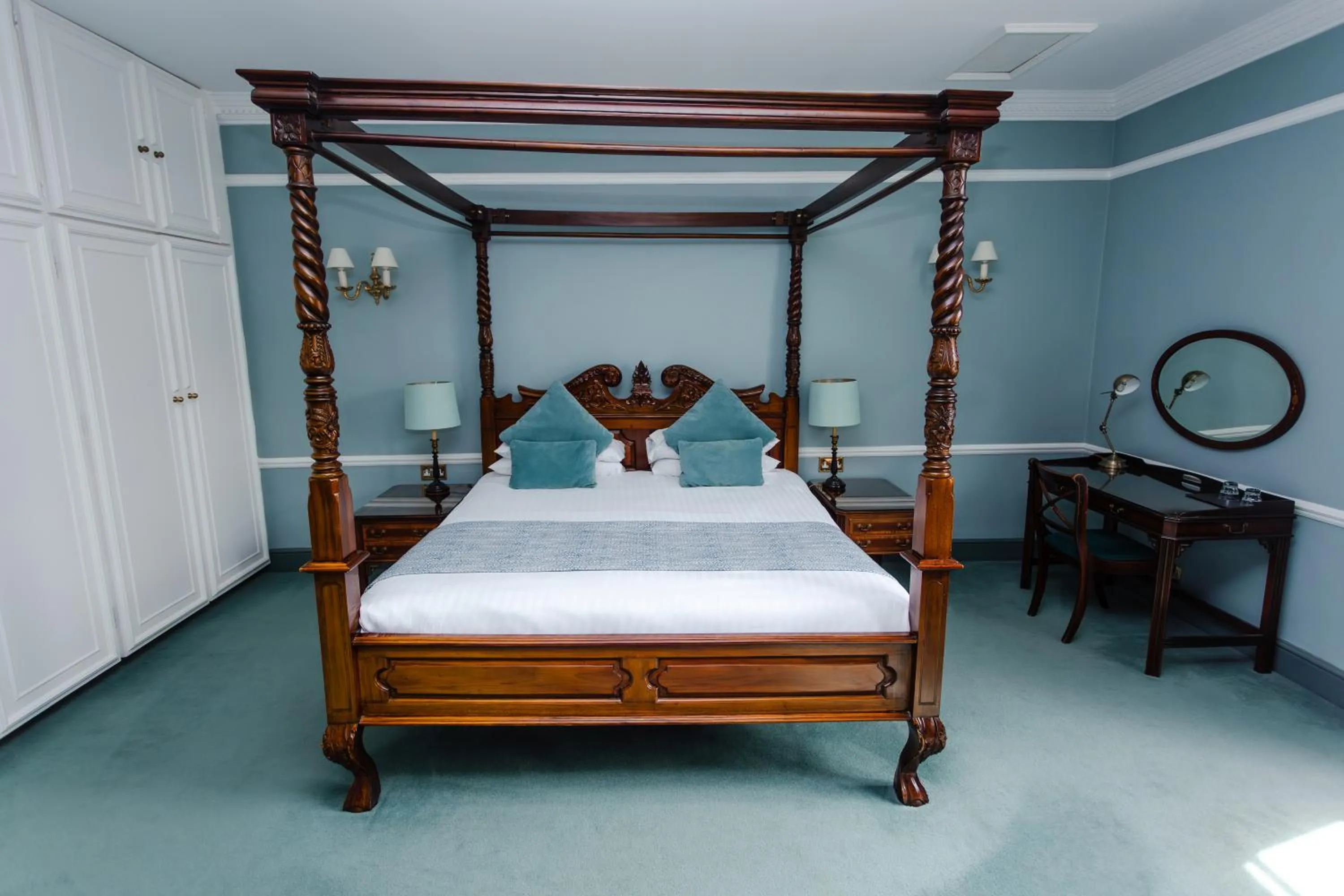 Bed in The Snooty Fox