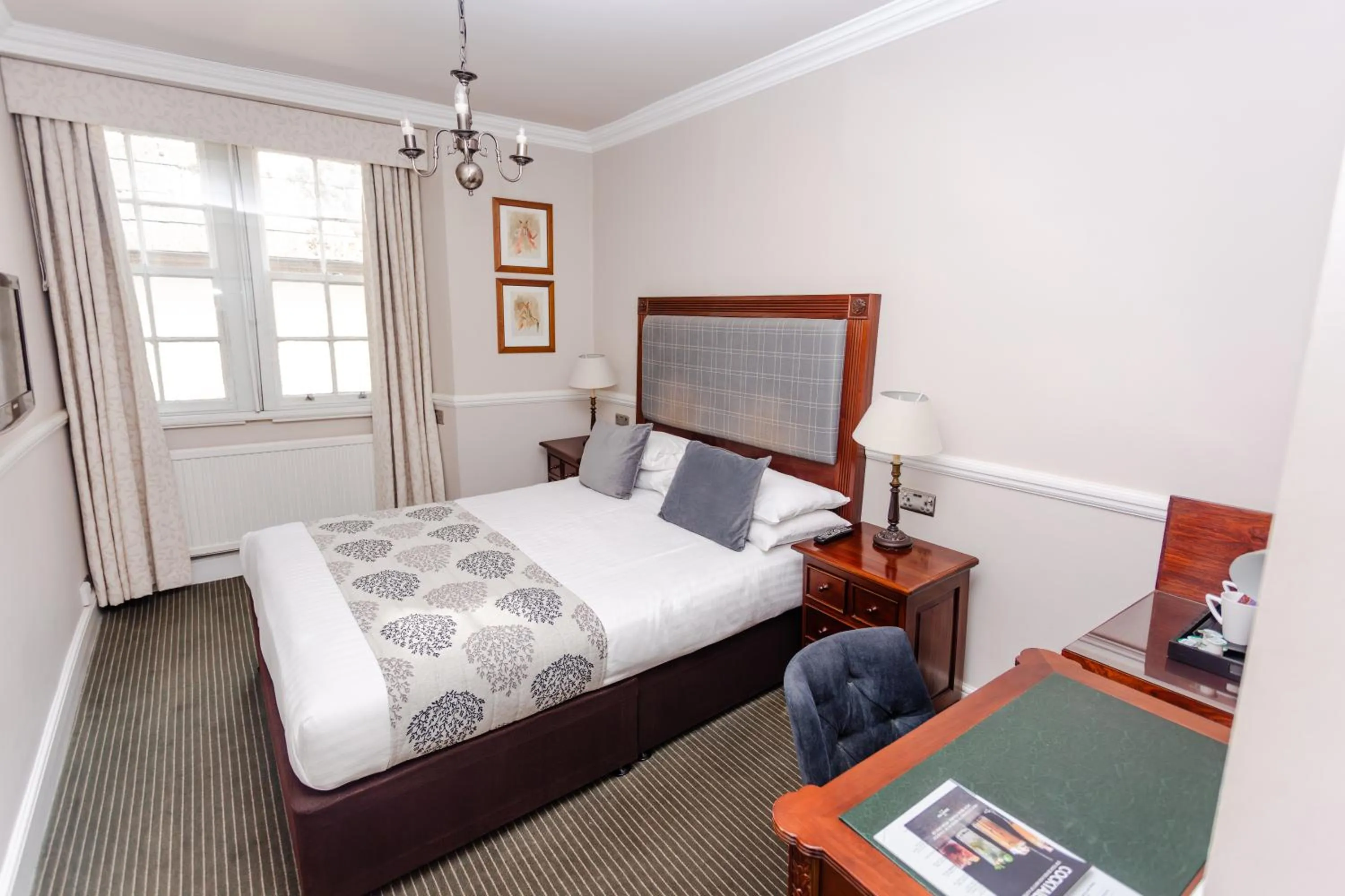 Photo of the whole room, Bed in The Snooty Fox