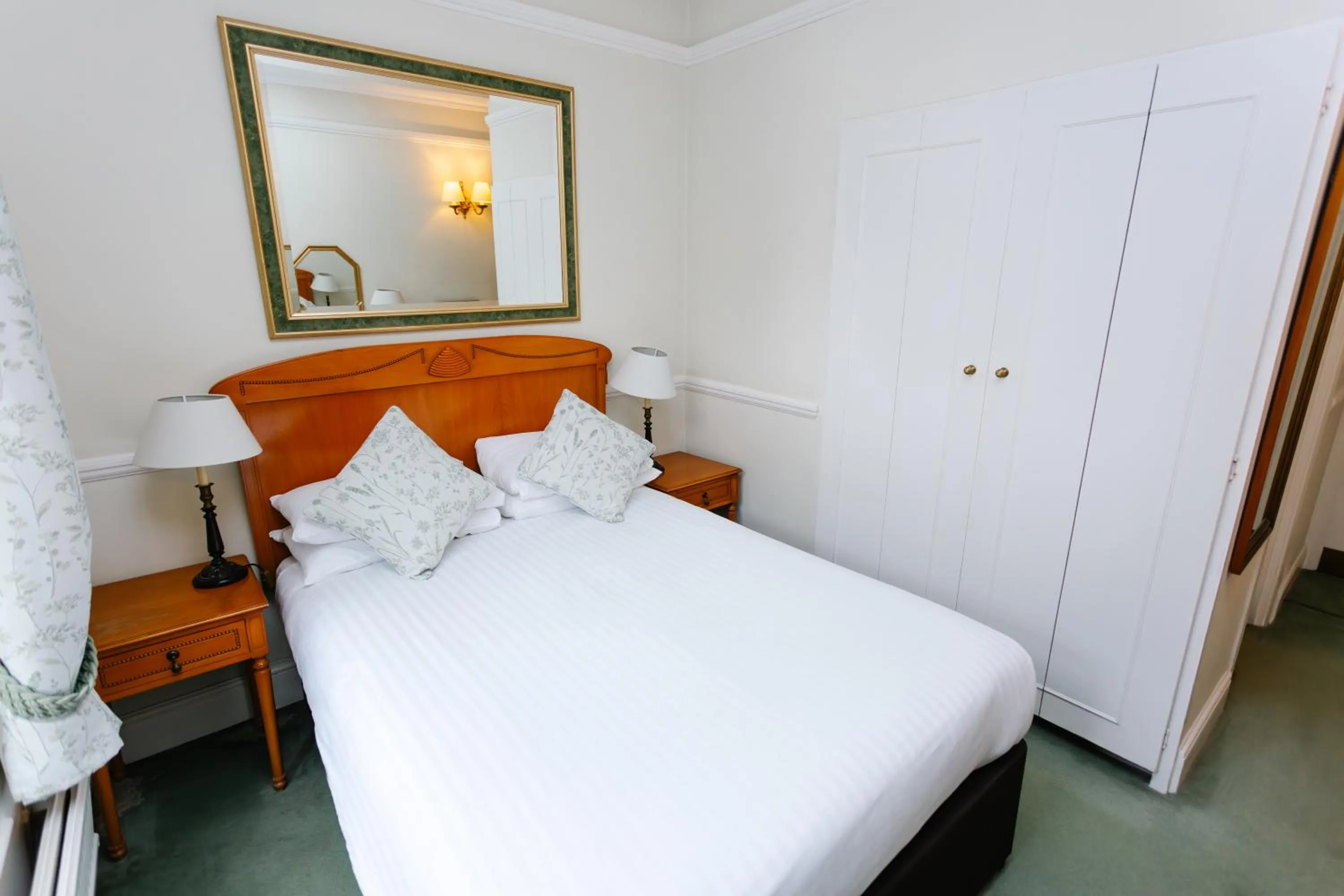 Bed in The Snooty Fox