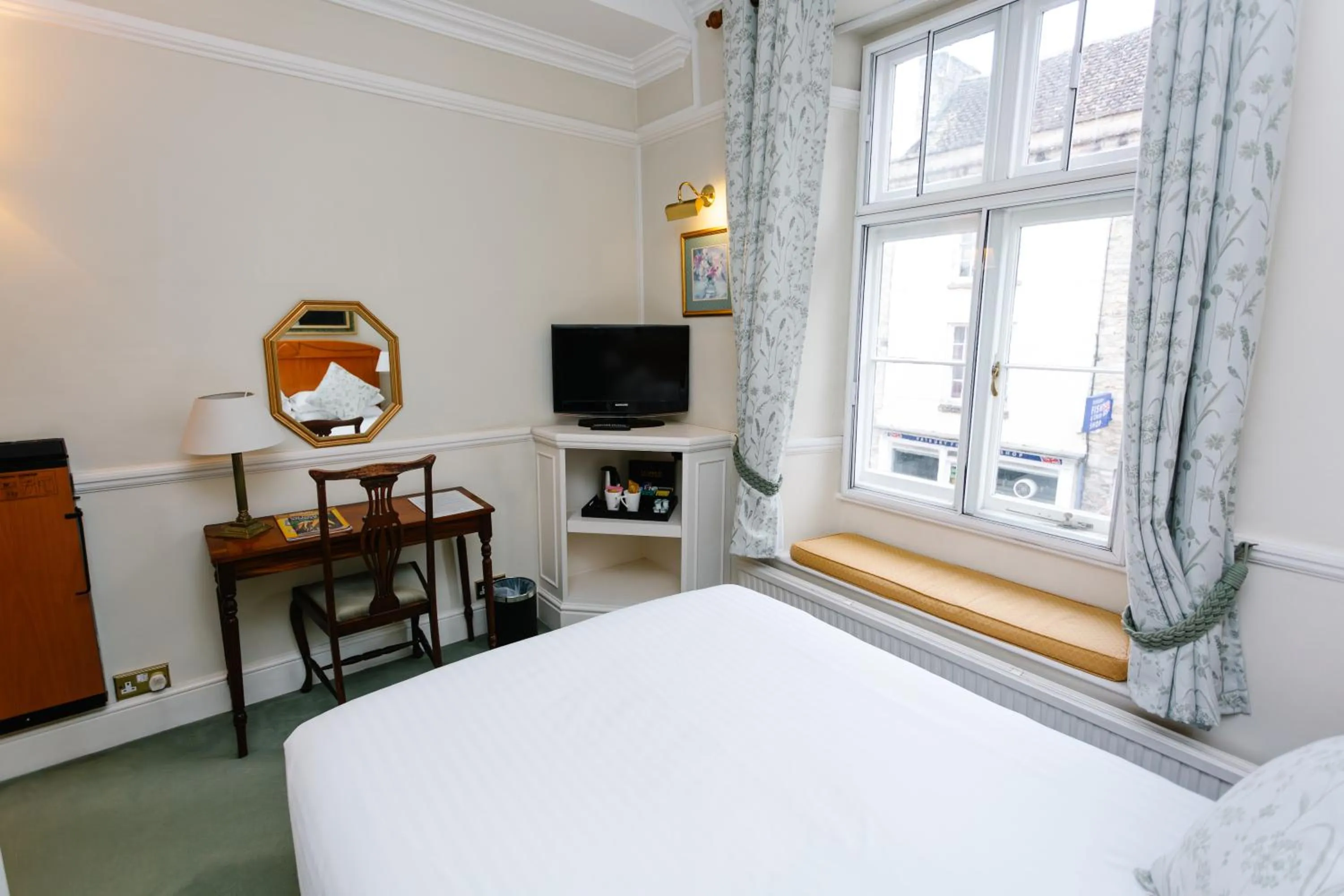 Bed in The Snooty Fox