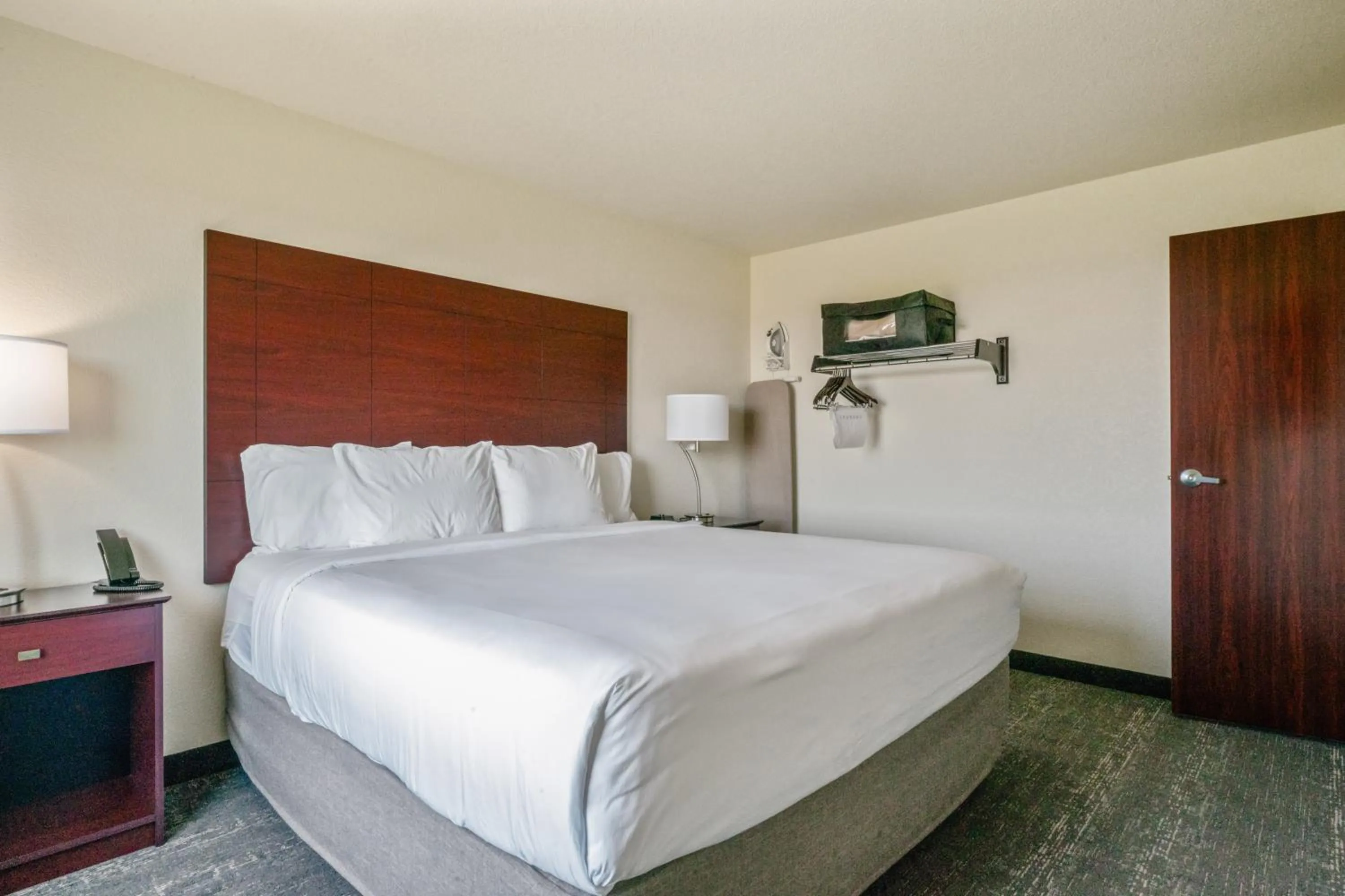 Bedroom, Bed in Cobblestone Inn & Suites - Boise City