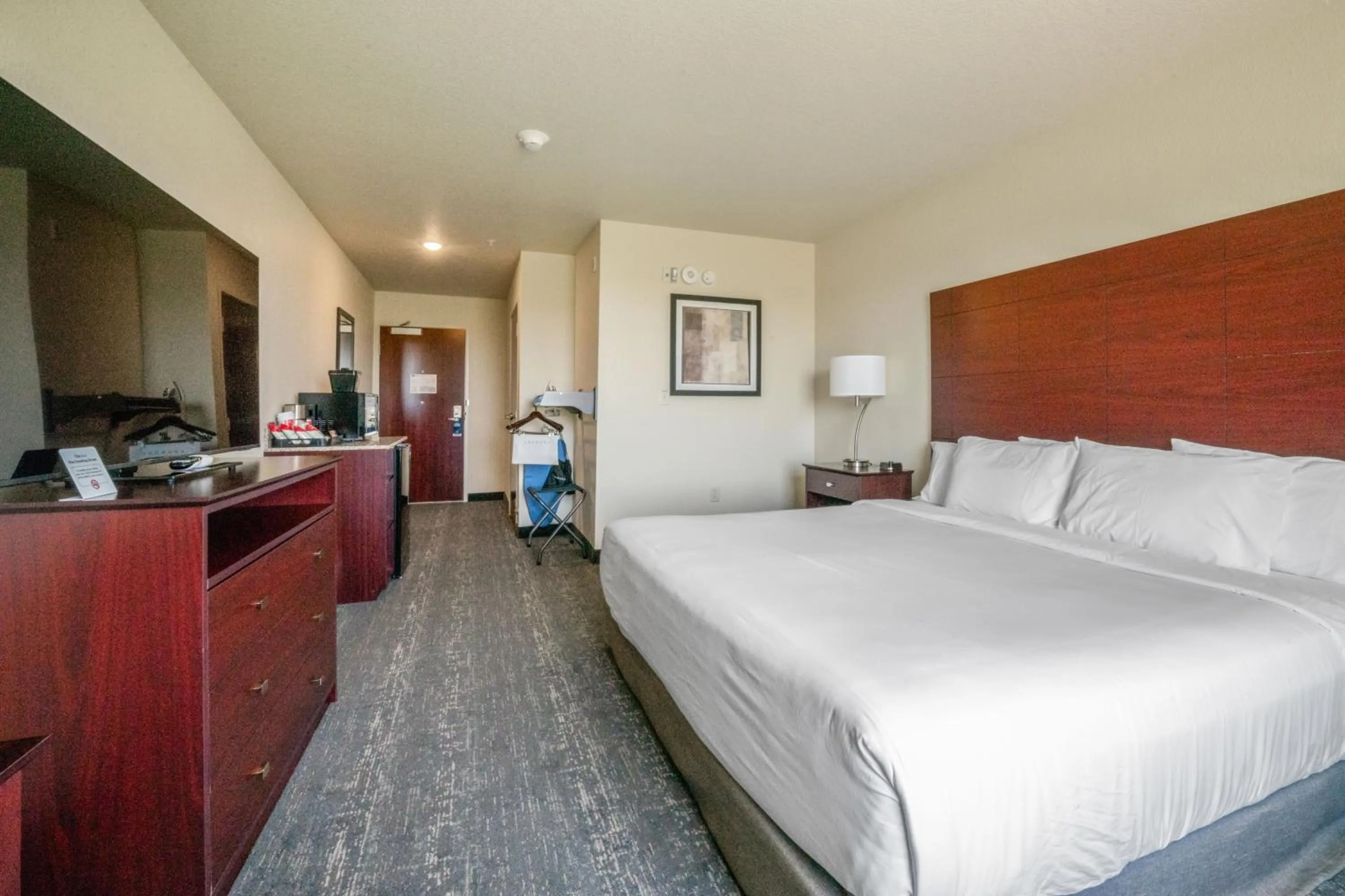 Bedroom, Bed in Cobblestone Inn & Suites - Boise City