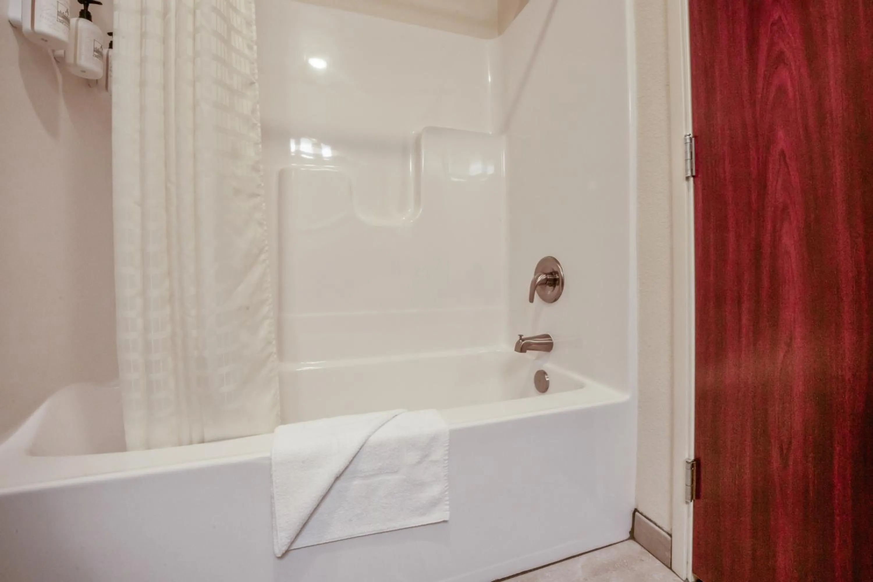 Bathroom in Cobblestone Inn & Suites - Boise City