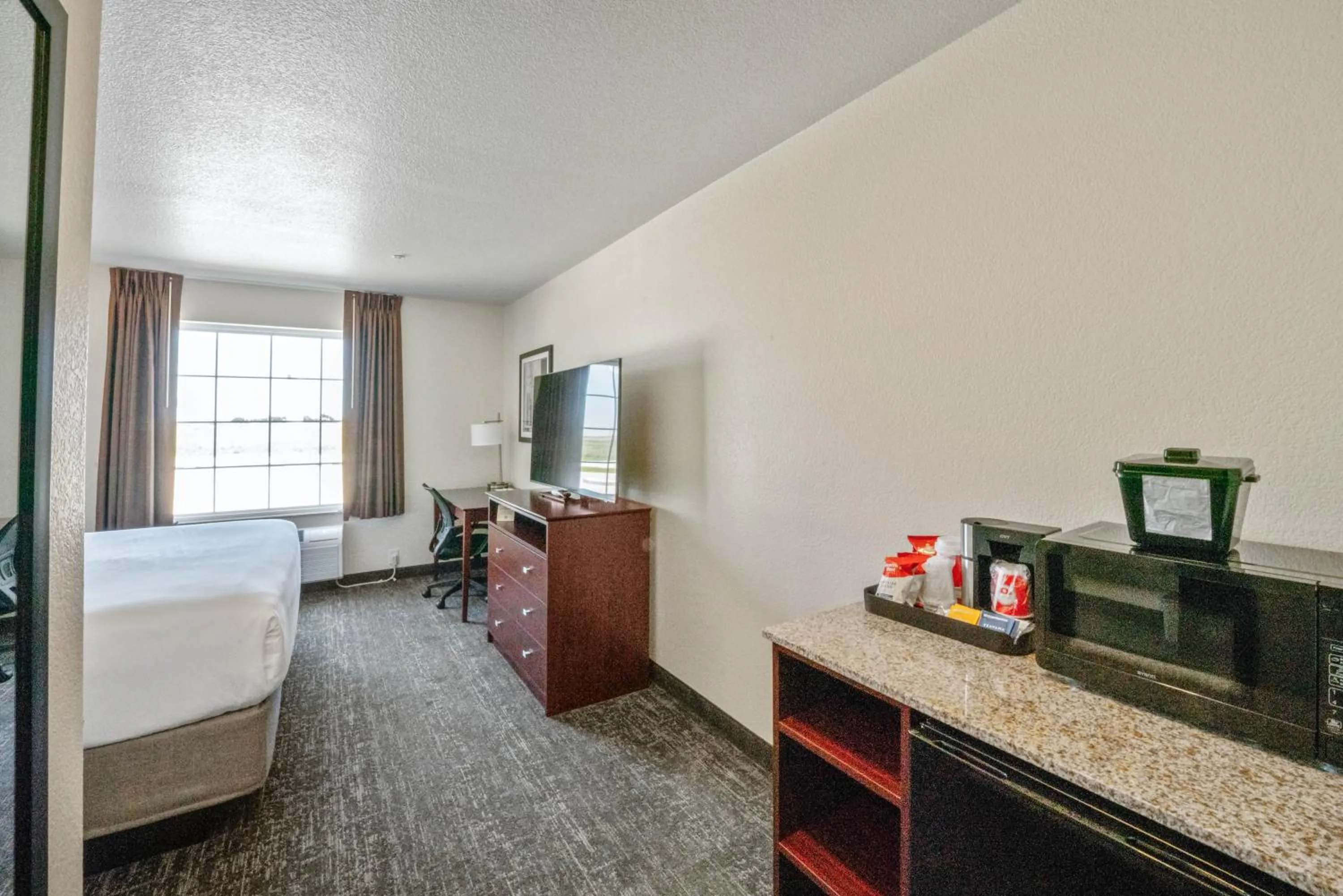 Bedroom, Bed in Cobblestone Inn & Suites - Boise City