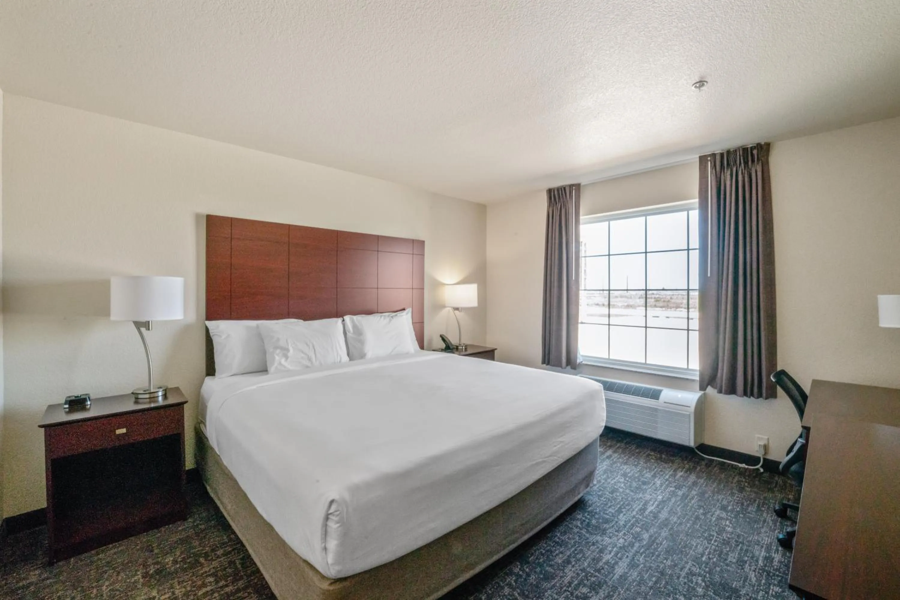 Bedroom, Bed in Cobblestone Inn & Suites - Boise City