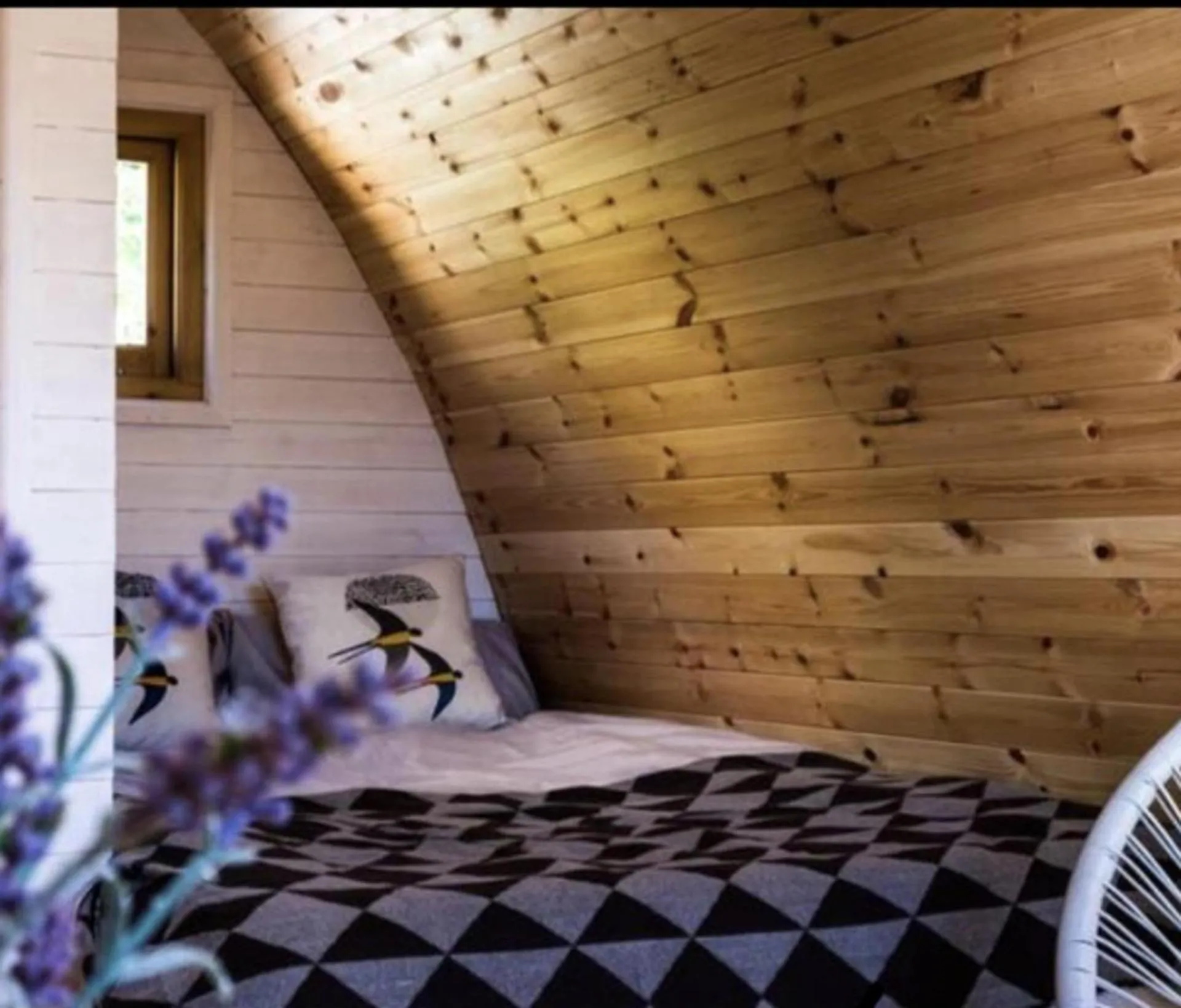 Bed in Chalet - Sleeps 2 - Balcony - Parking - Beach Golf