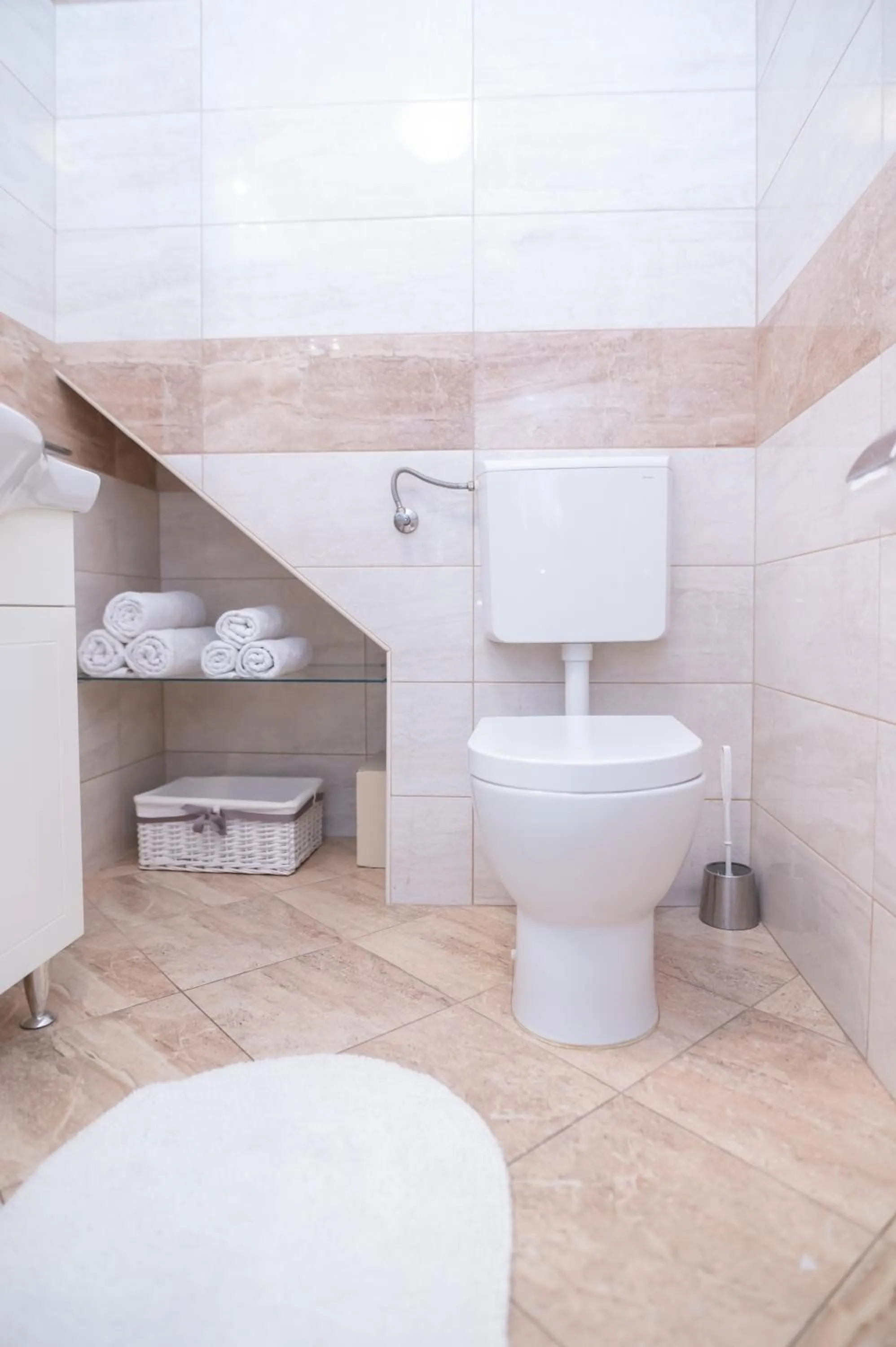Shower in "Skalinada" Apartments in the Heart of Split
