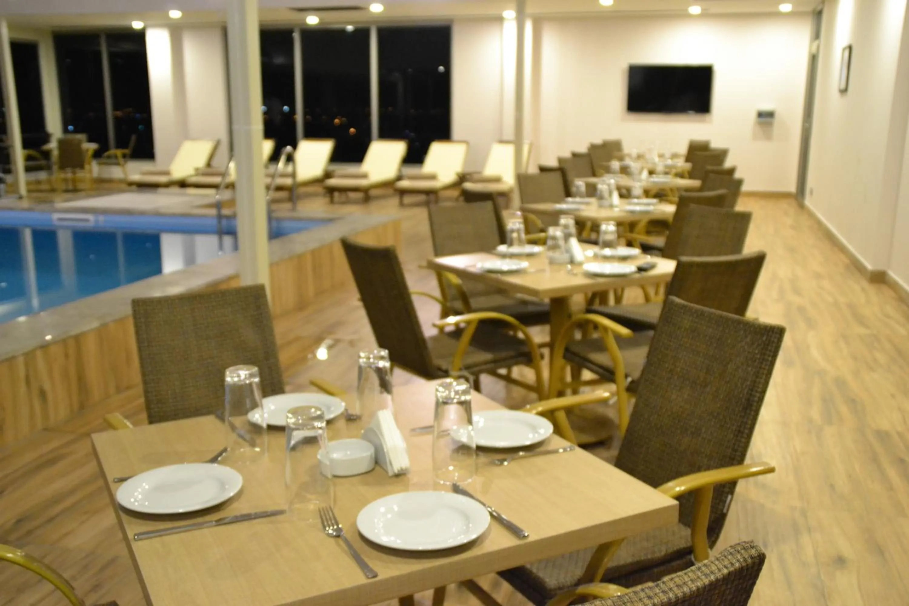 Swimming pool in Erbil Quartz Hotel