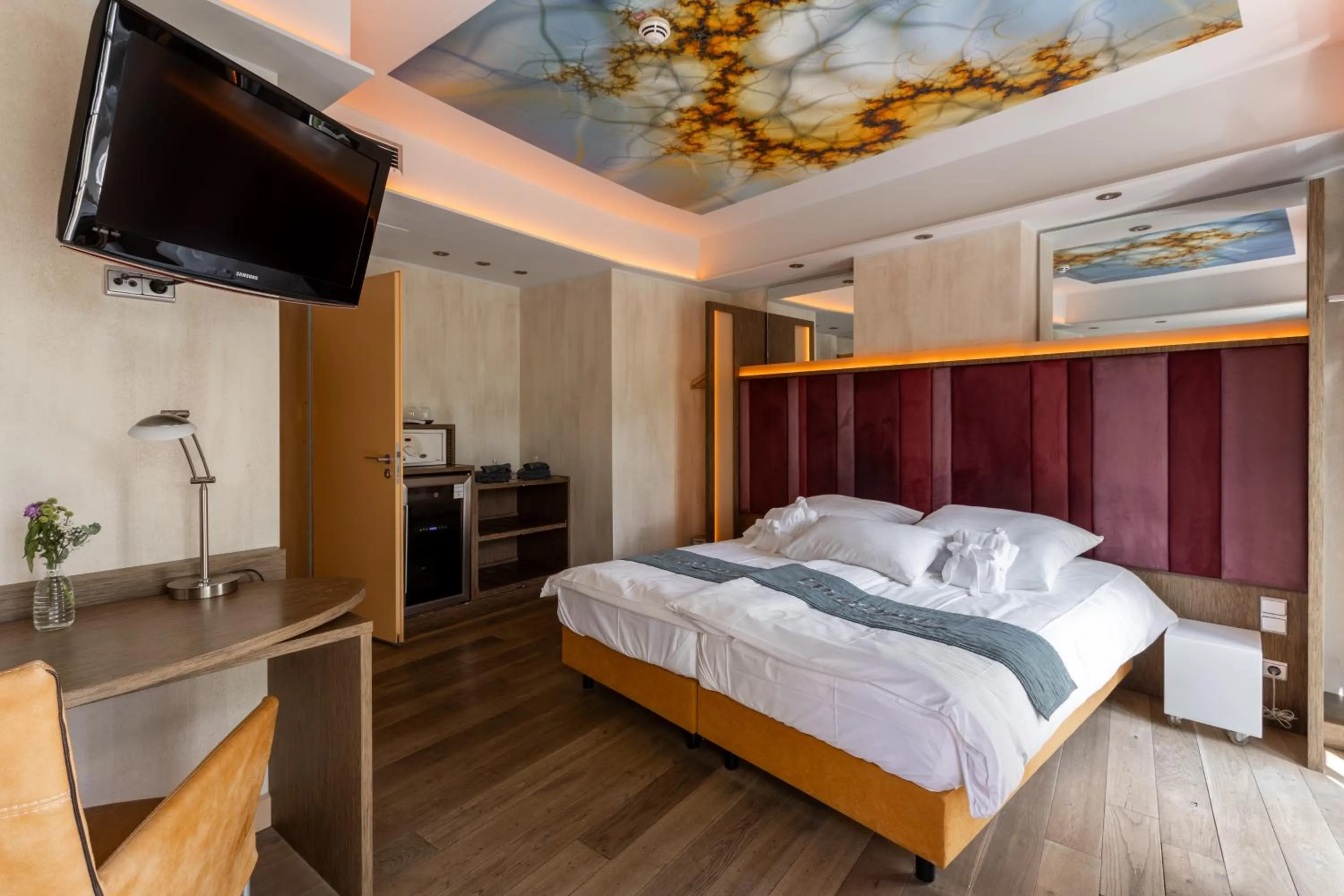 Photo of the whole room, Bed in Wirtshaus & Hotel Landsknecht