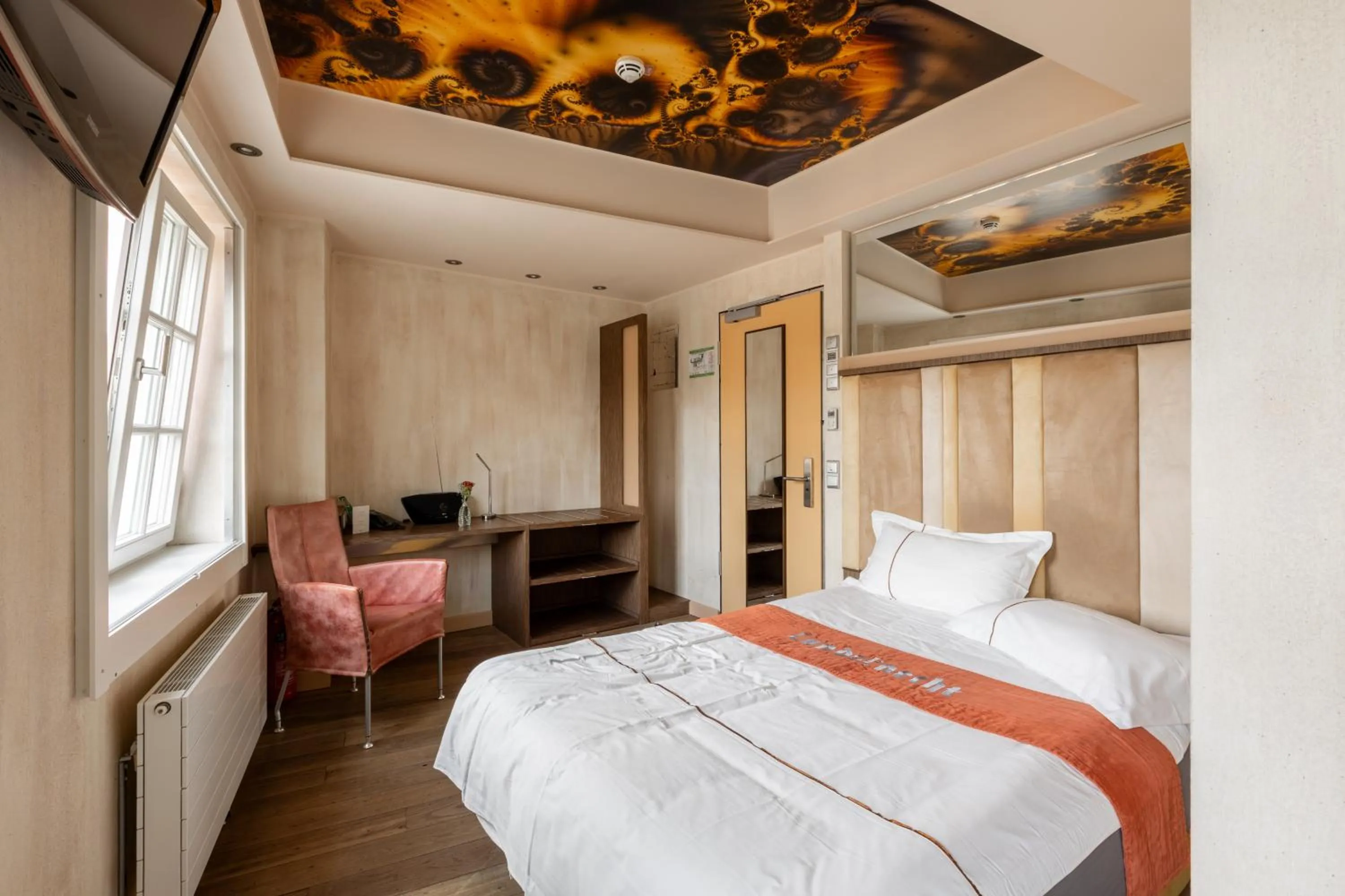 Photo of the whole room, Bed in Wirtshaus & Hotel Landsknecht