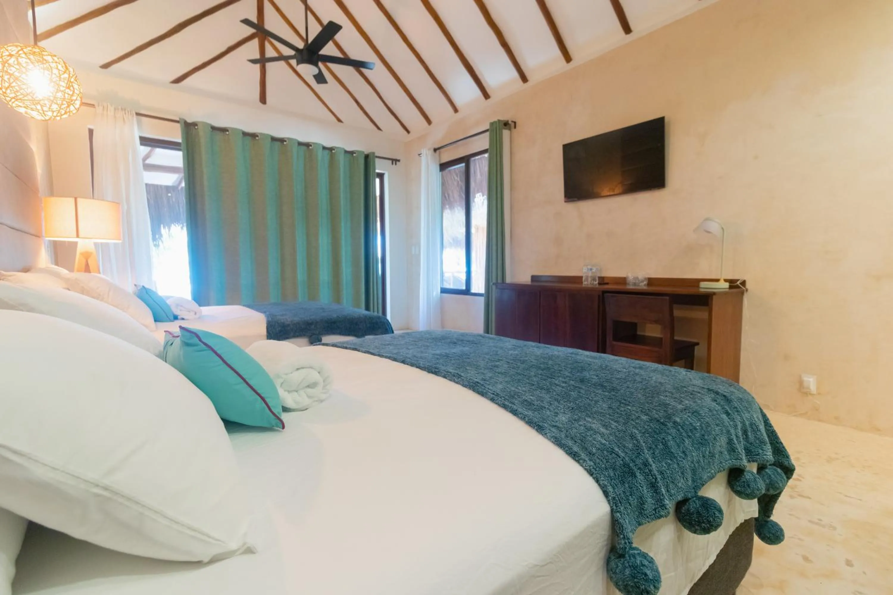 Photo of the whole room, Bed in Mayan Playa Bacalar