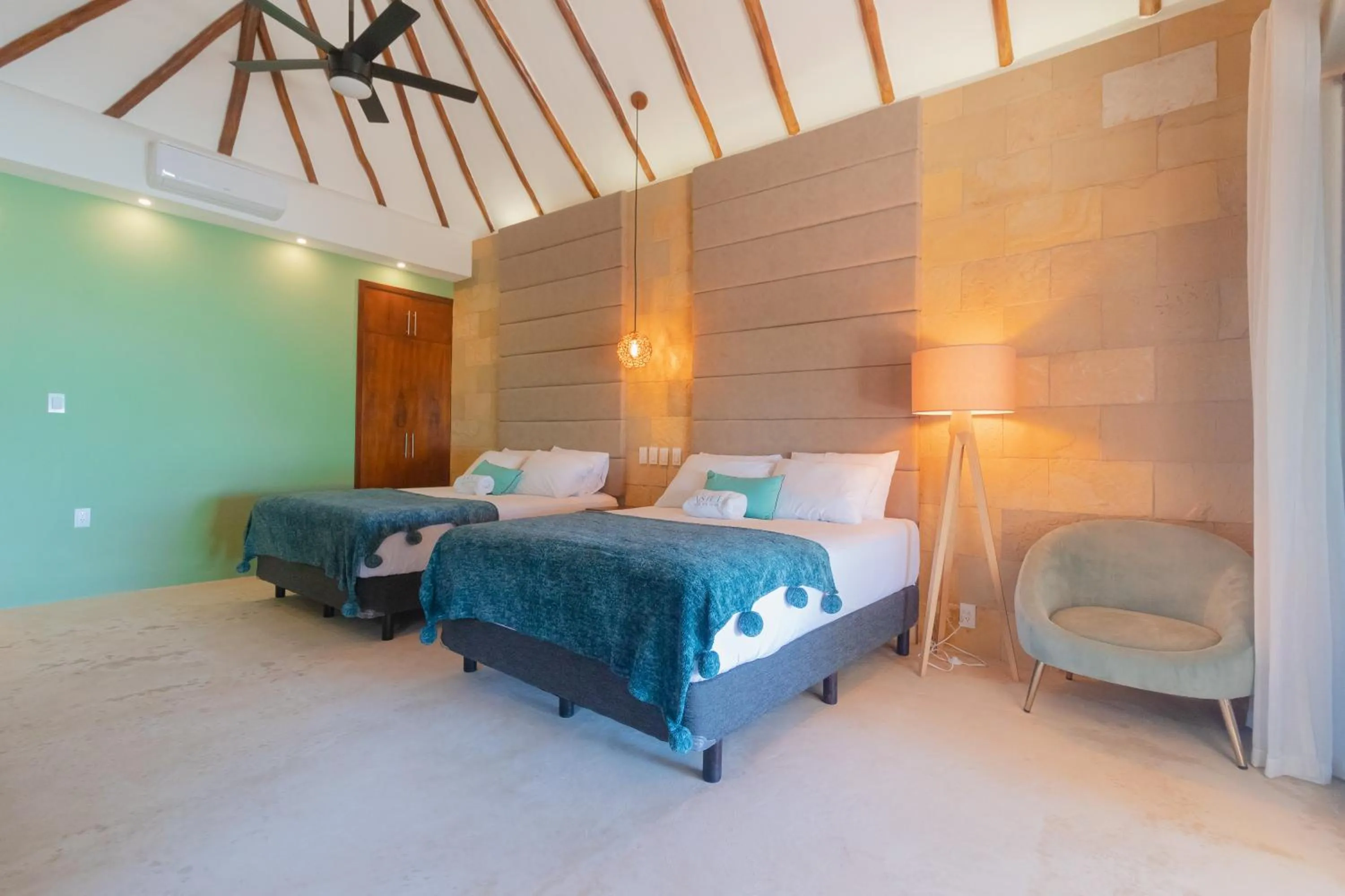 Photo of the whole room, Bed in Mayan Playa Bacalar