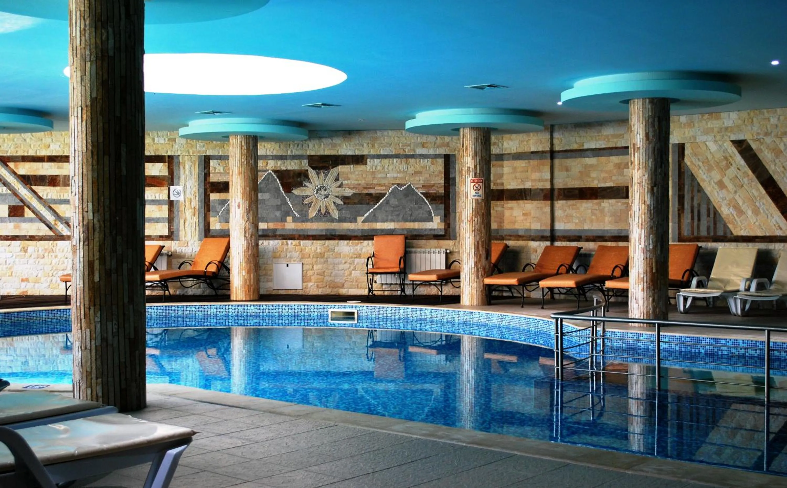Swimming pool in Hotel Zara