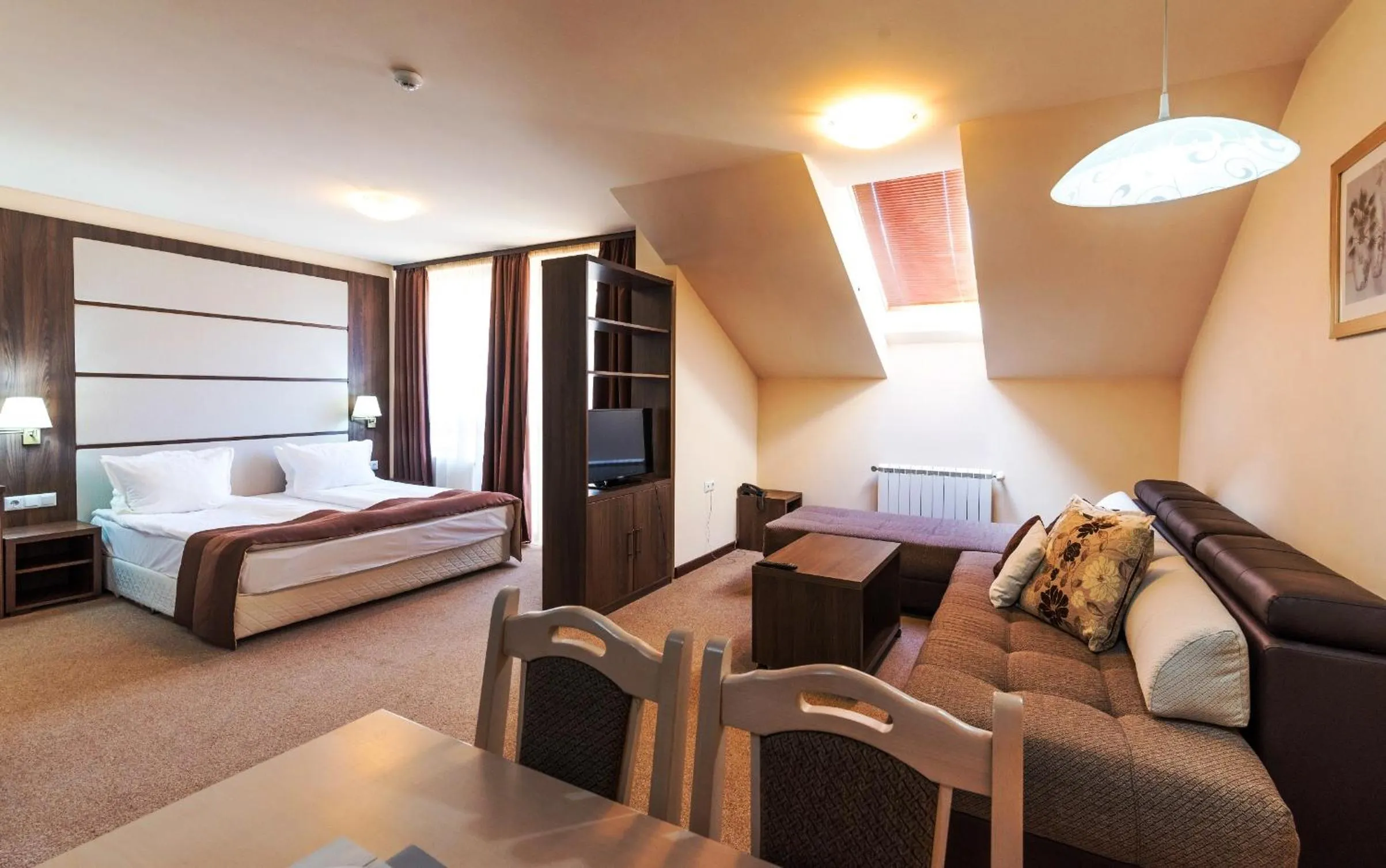 Living room, Bed in Hotel Zara