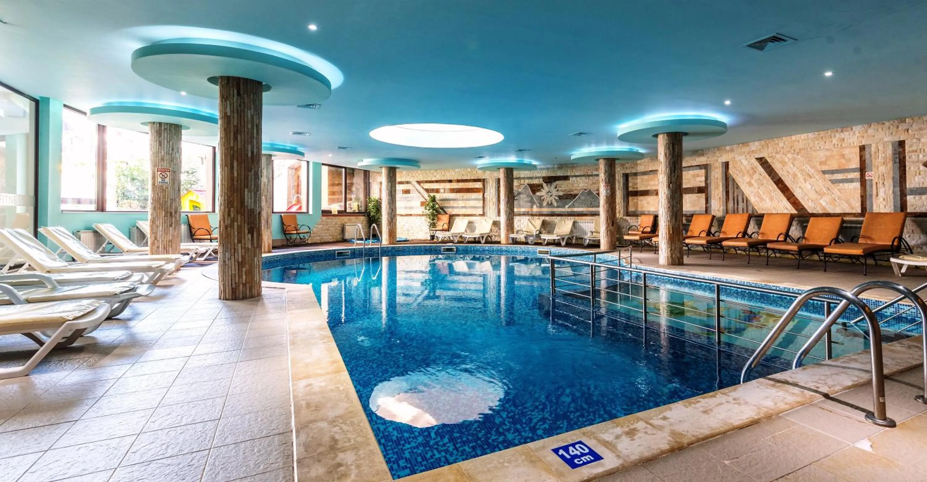 Swimming pool in Hotel Zara