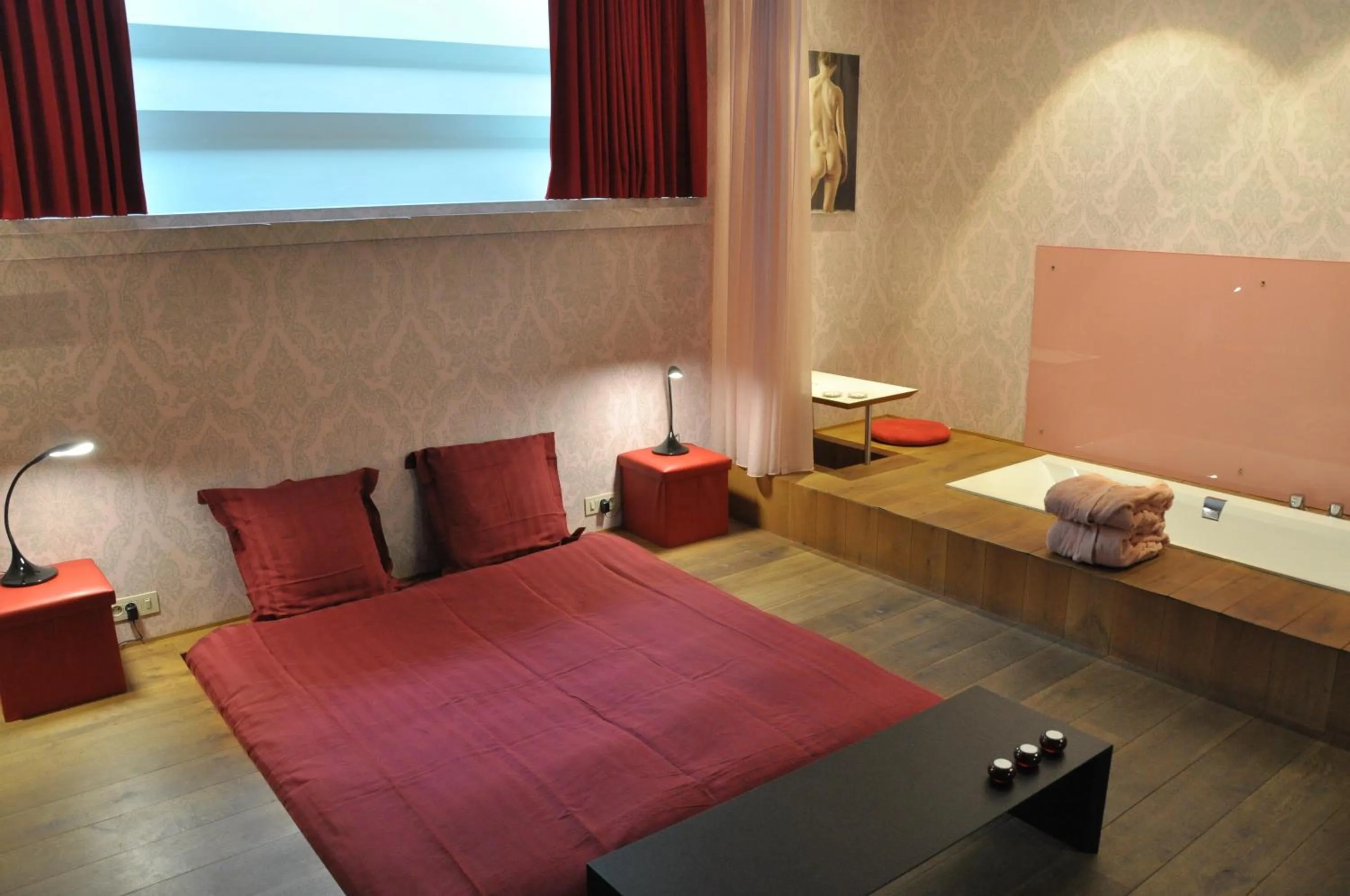 Bedroom, Bed in Schopenhauer