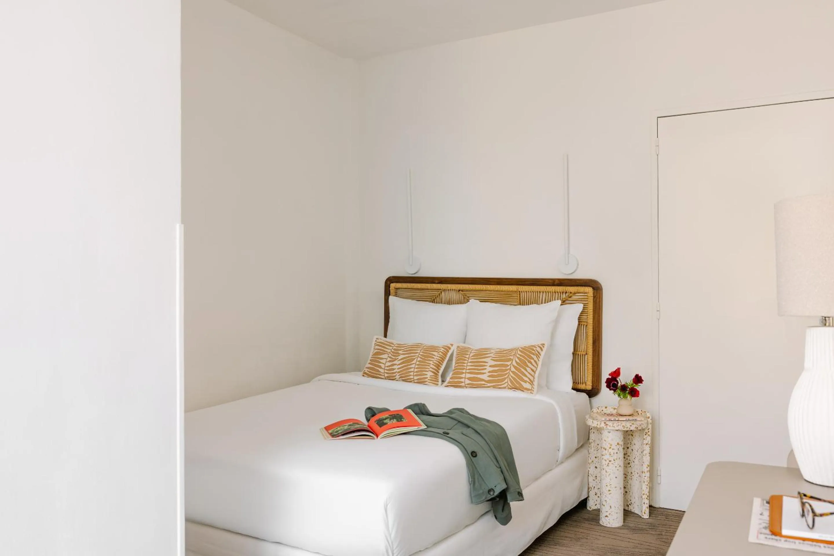 Bed in Yelo Lumière powered by Sonder