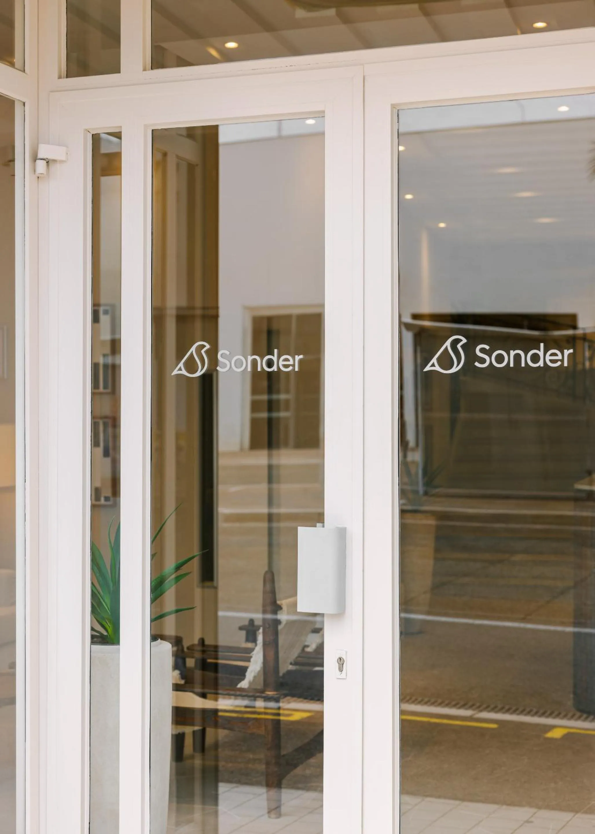 Yelo Lumière powered by Sonder