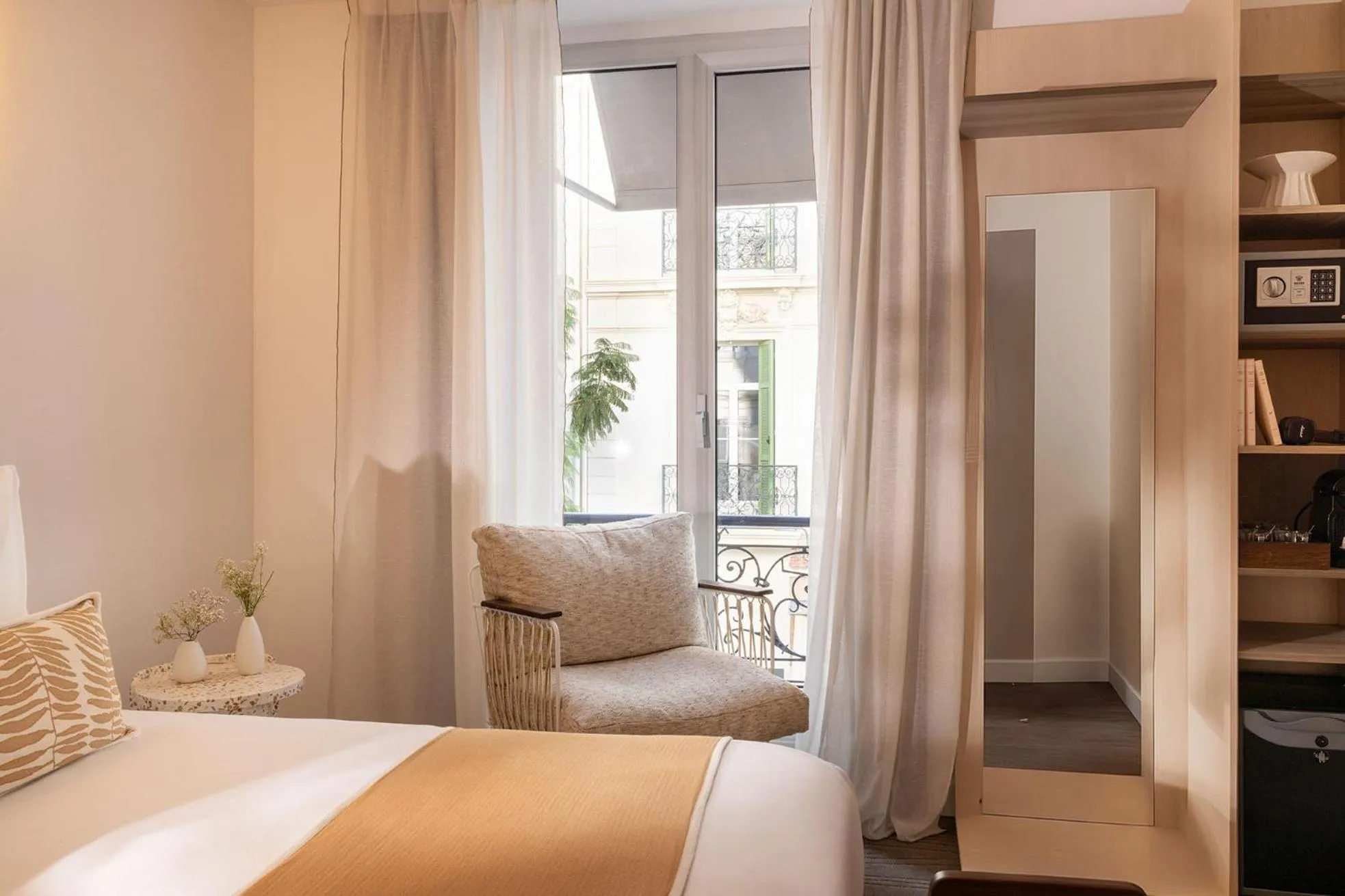 Bedroom, Bed in Crisol Lumière