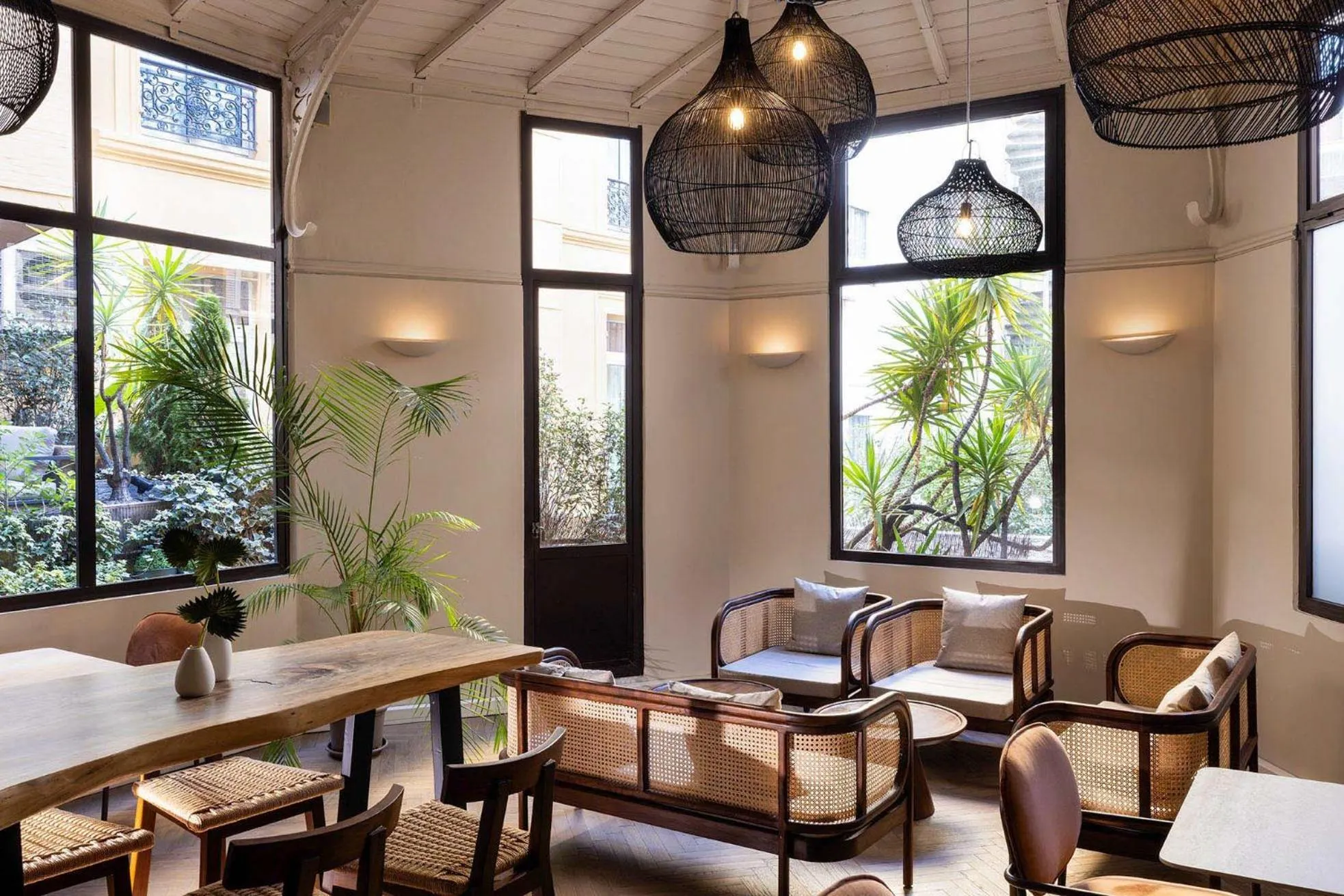 Restaurant/places to eat in Crisol Lumière