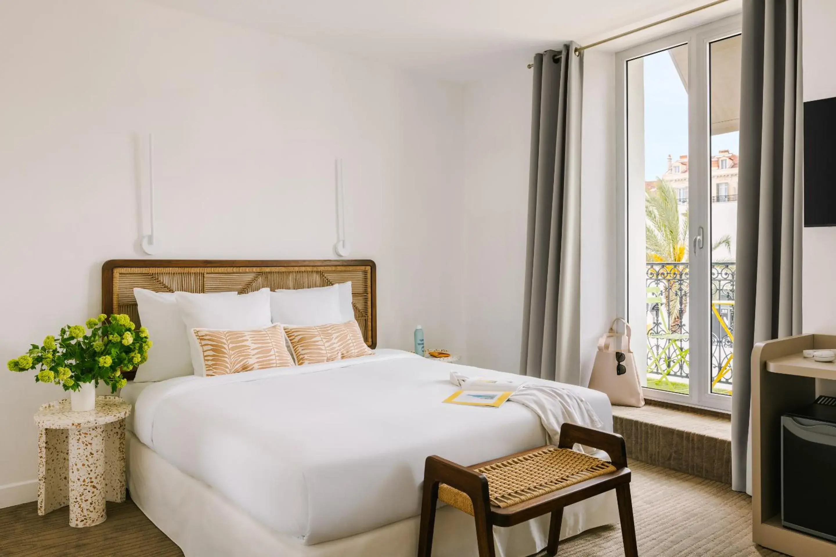 Deluxe Queen Room in Yelo Lumière powered by Sonder Deluxe Queen Room in Yelo Lumière powered by Sonder