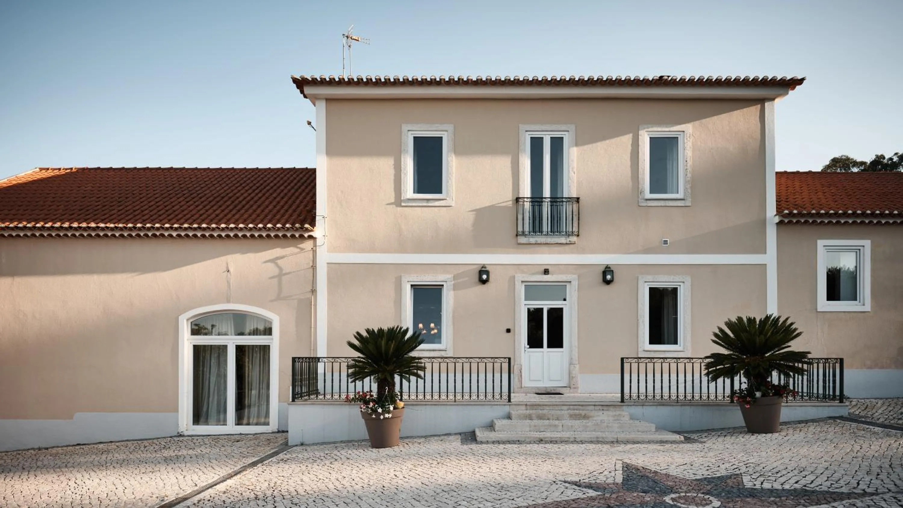 Seven-Bedroom House in Quinta da Carlota