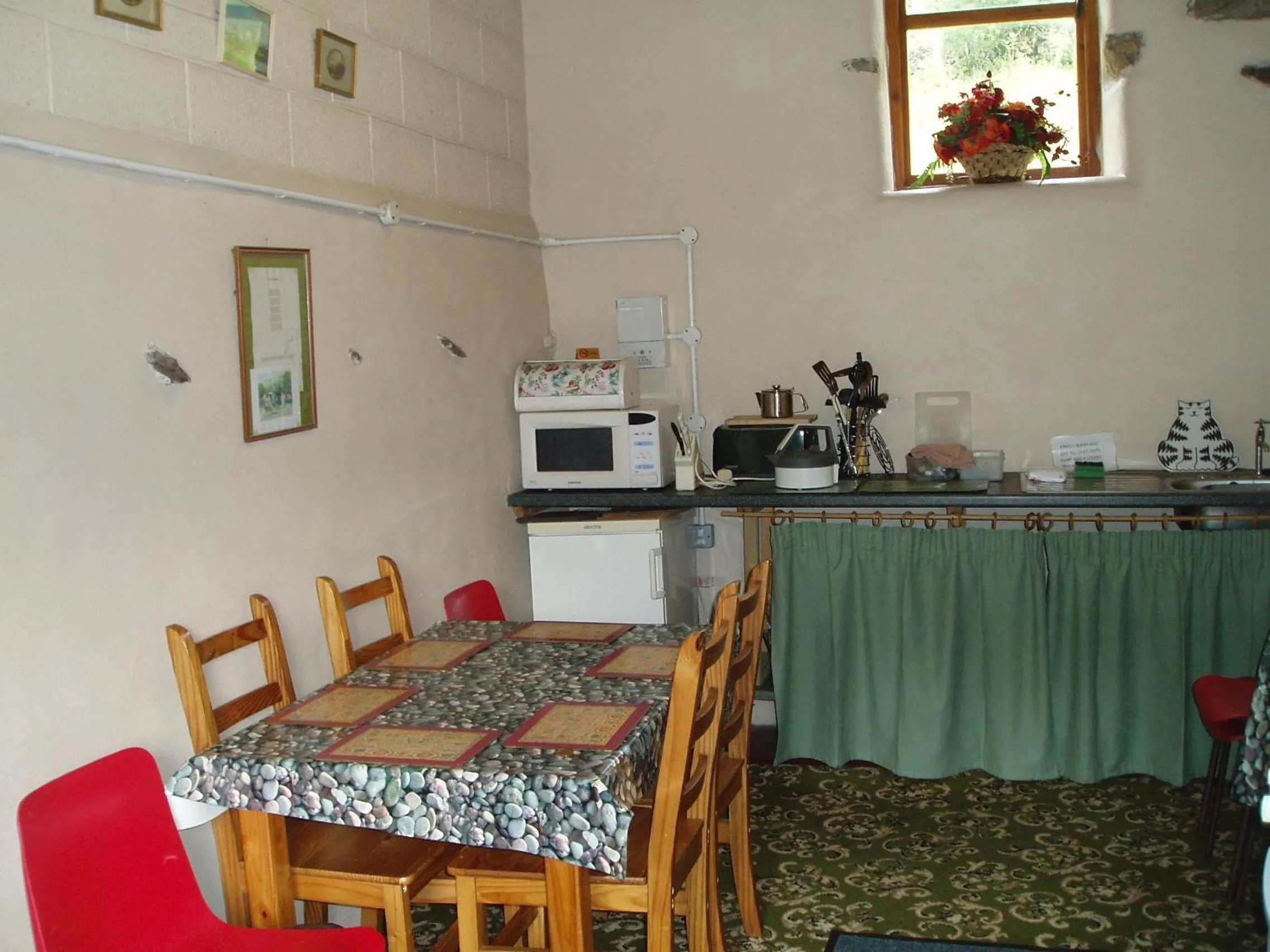 Dining area in Fisher-gill Camping Barn