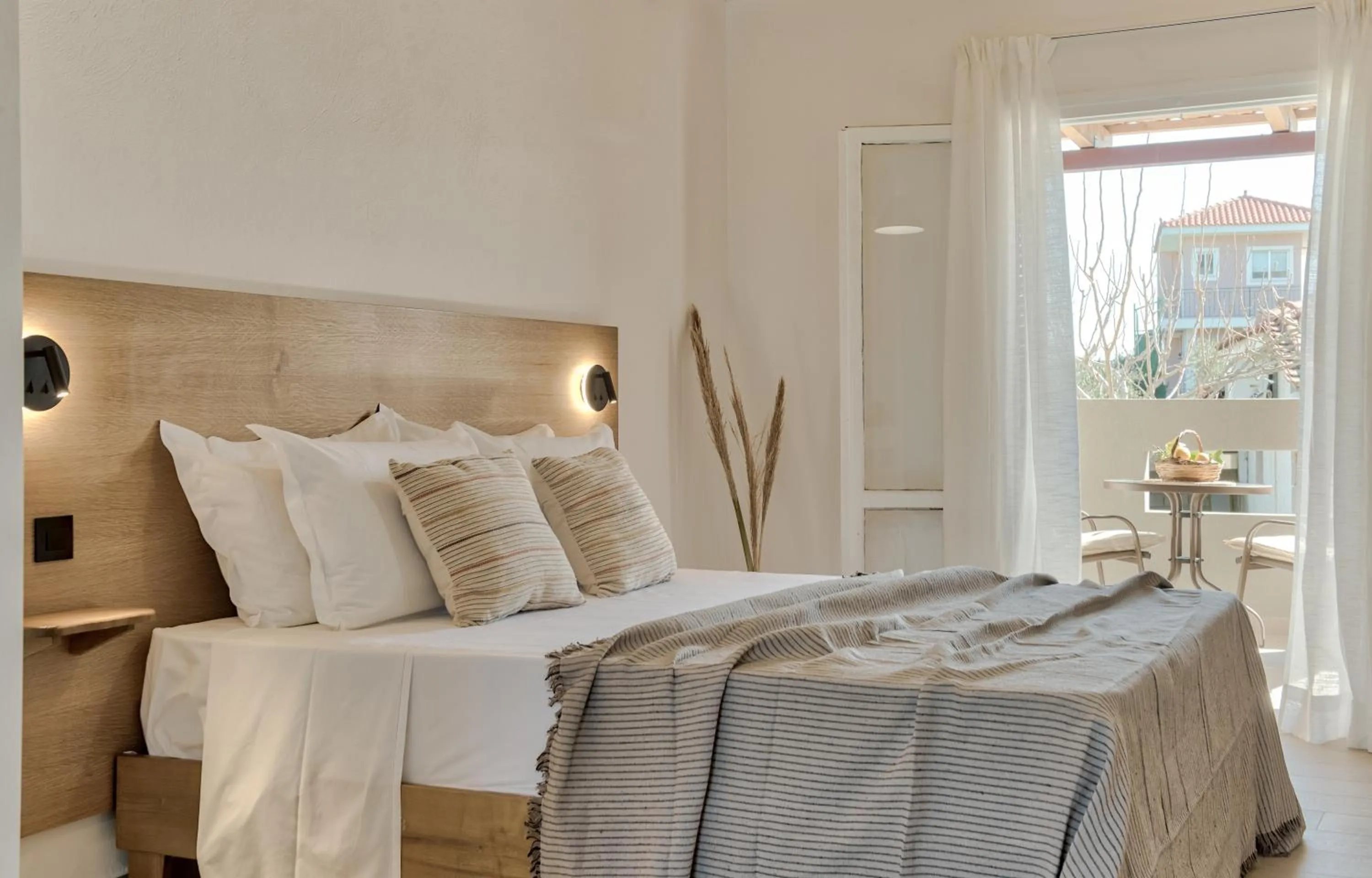 Santa Maroma Rooms & Houses