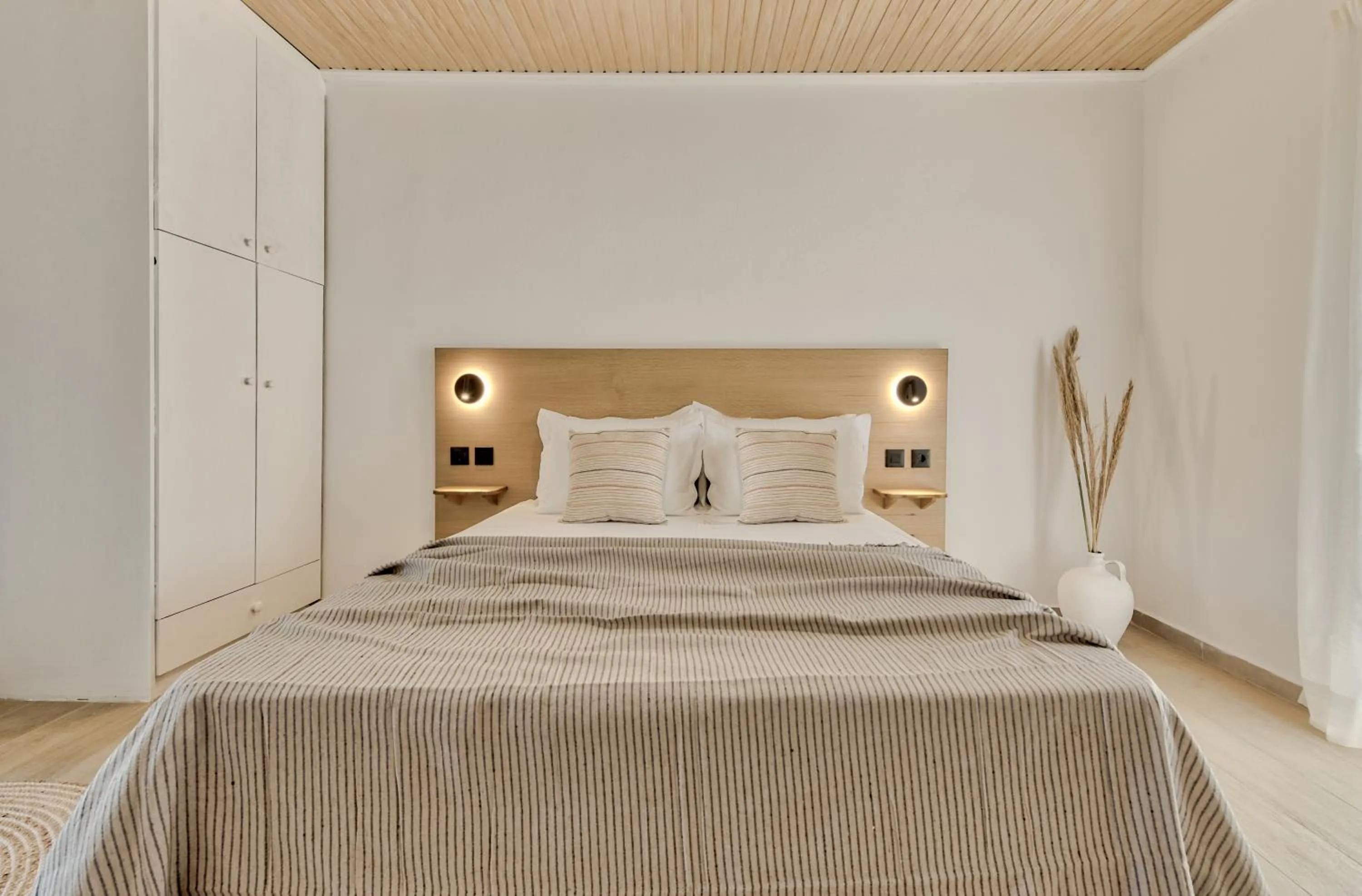 Santa Maroma Rooms & Houses