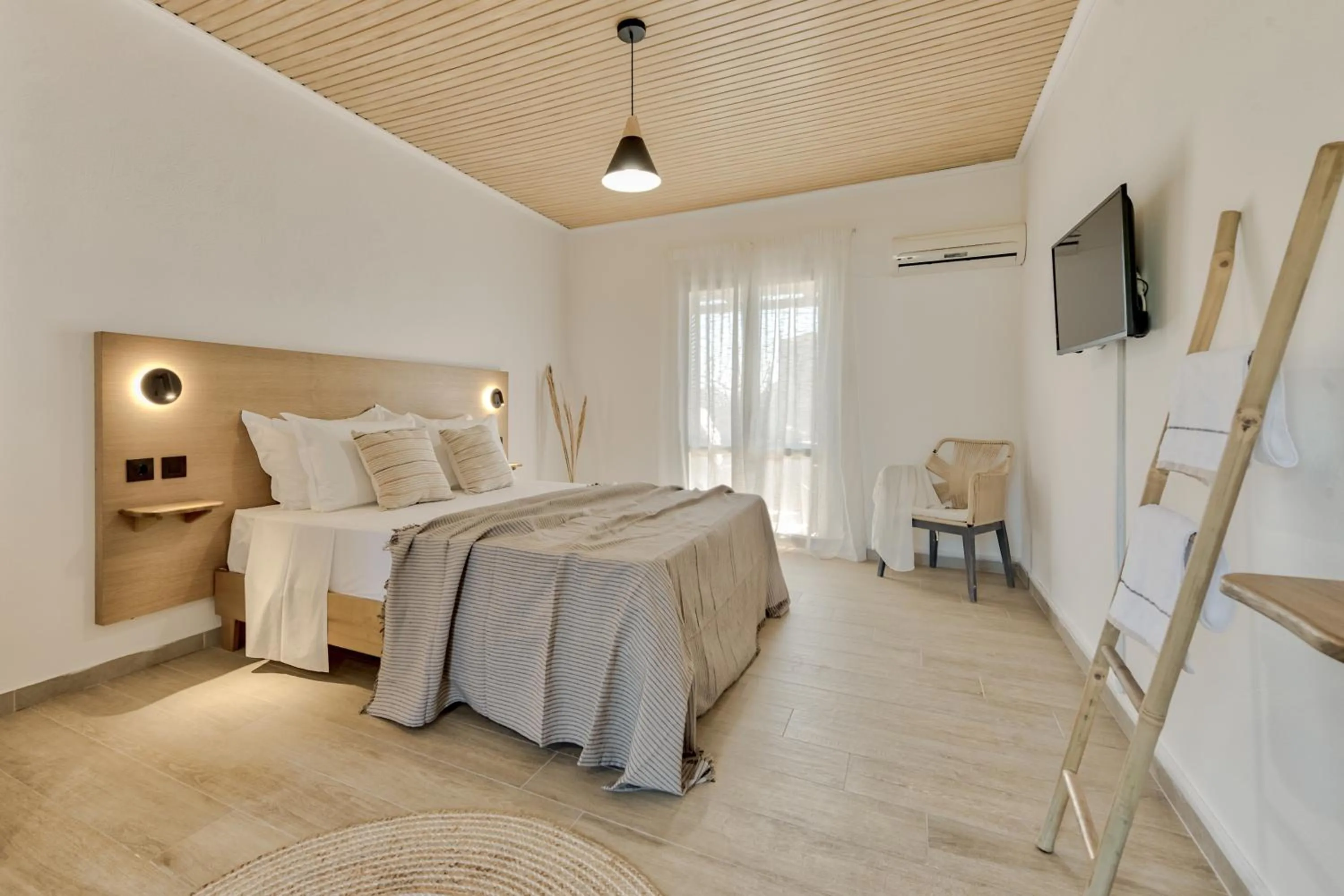 Santa Maroma Rooms & Houses