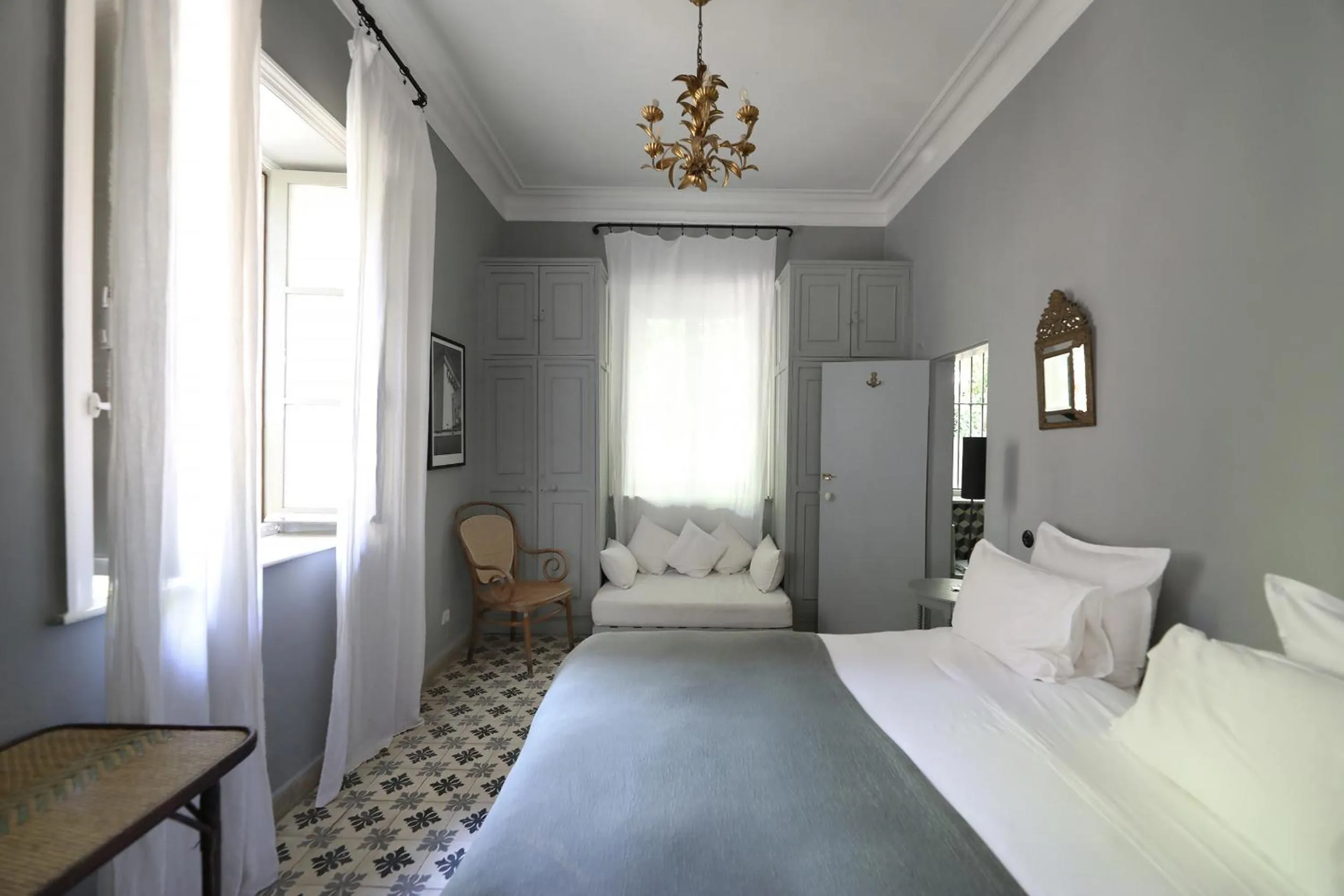 Photo of the whole room, Bed in Mimi Calpe