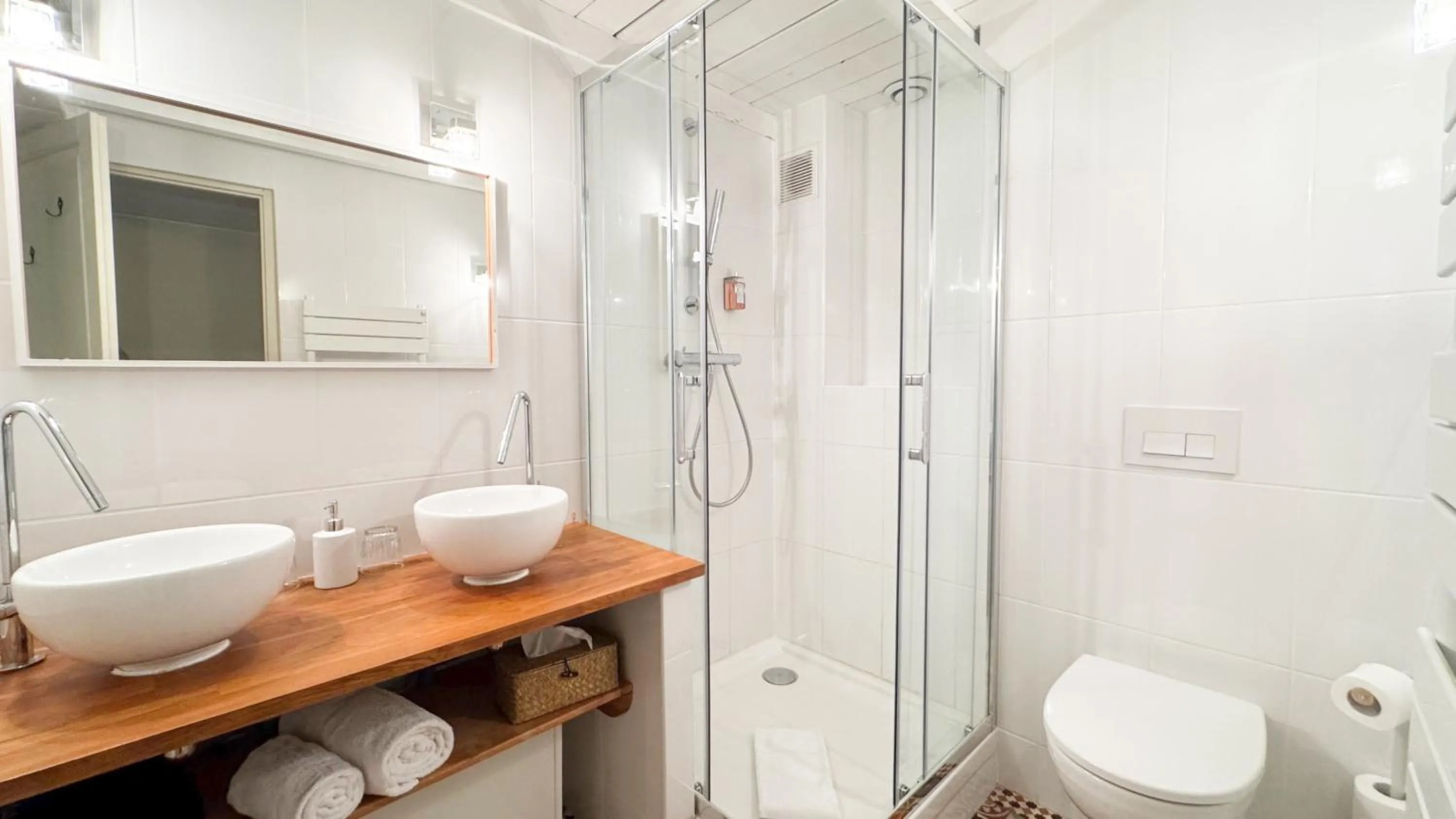 Shower in Domaine Gao