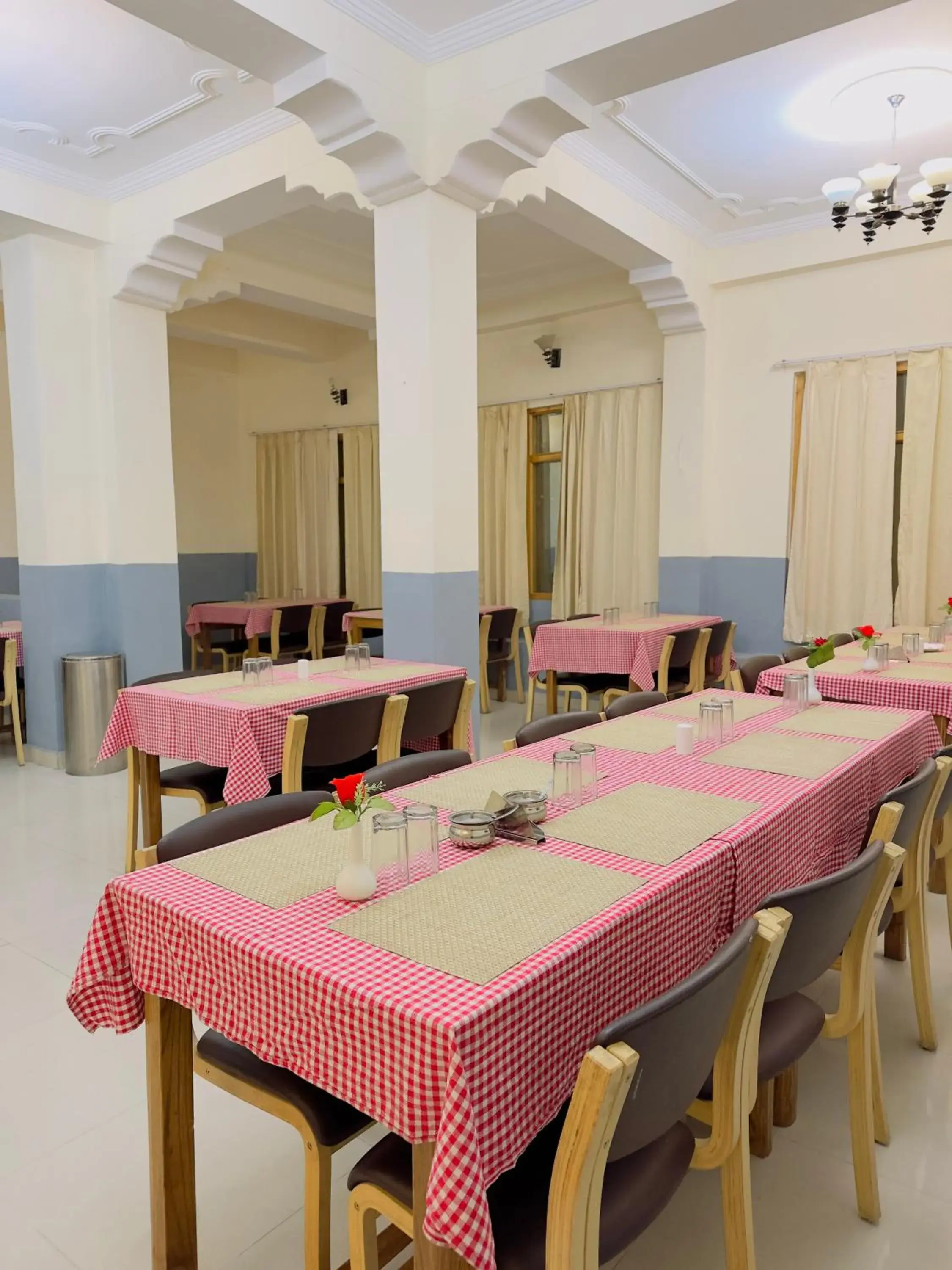 Restaurant/places to eat in Hotel Dimbir Regency Restaurant/places to eat in Hotel Dimbir Regency