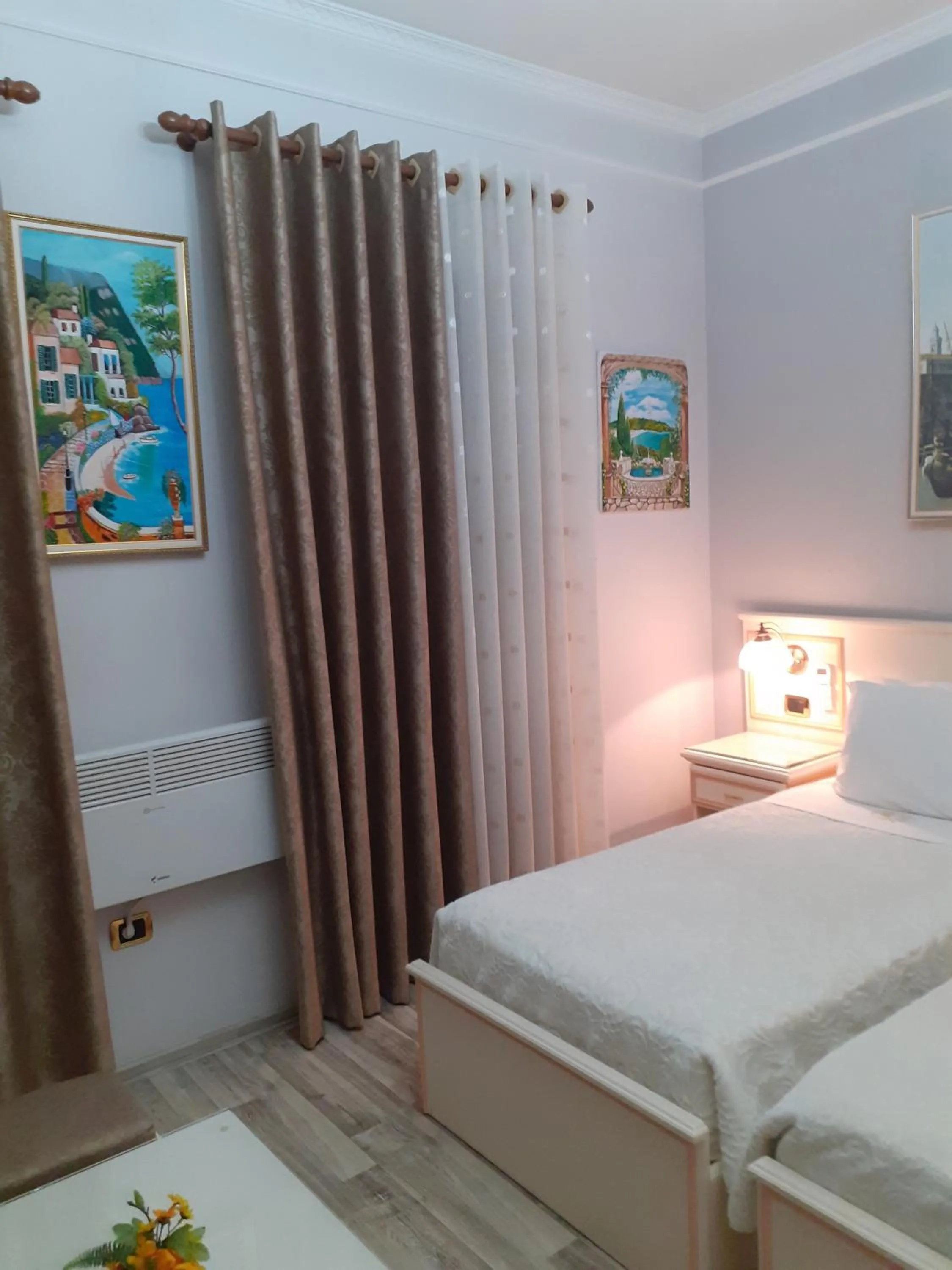 Bed in Hotel Guri