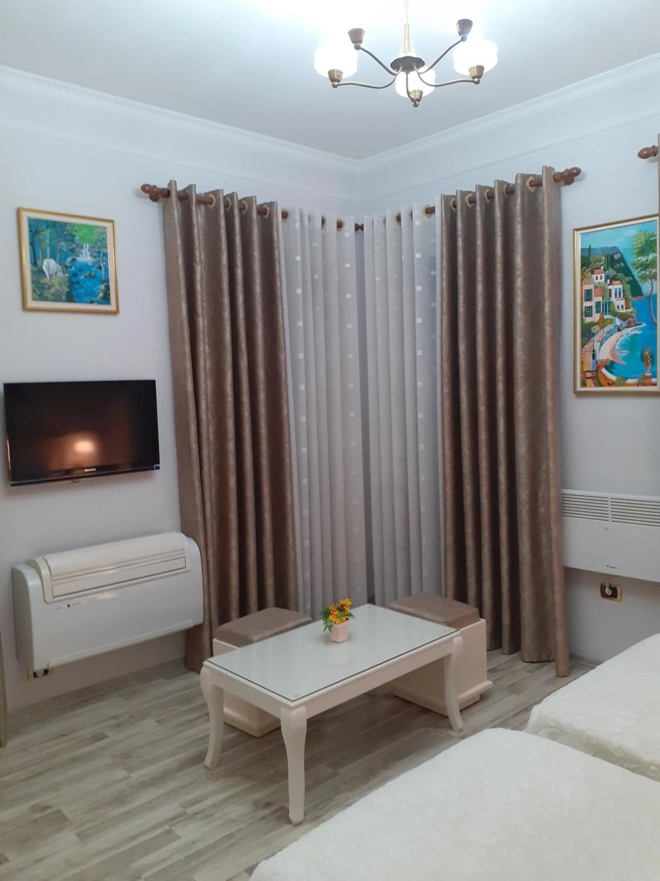 Bed in Hotel Guri
