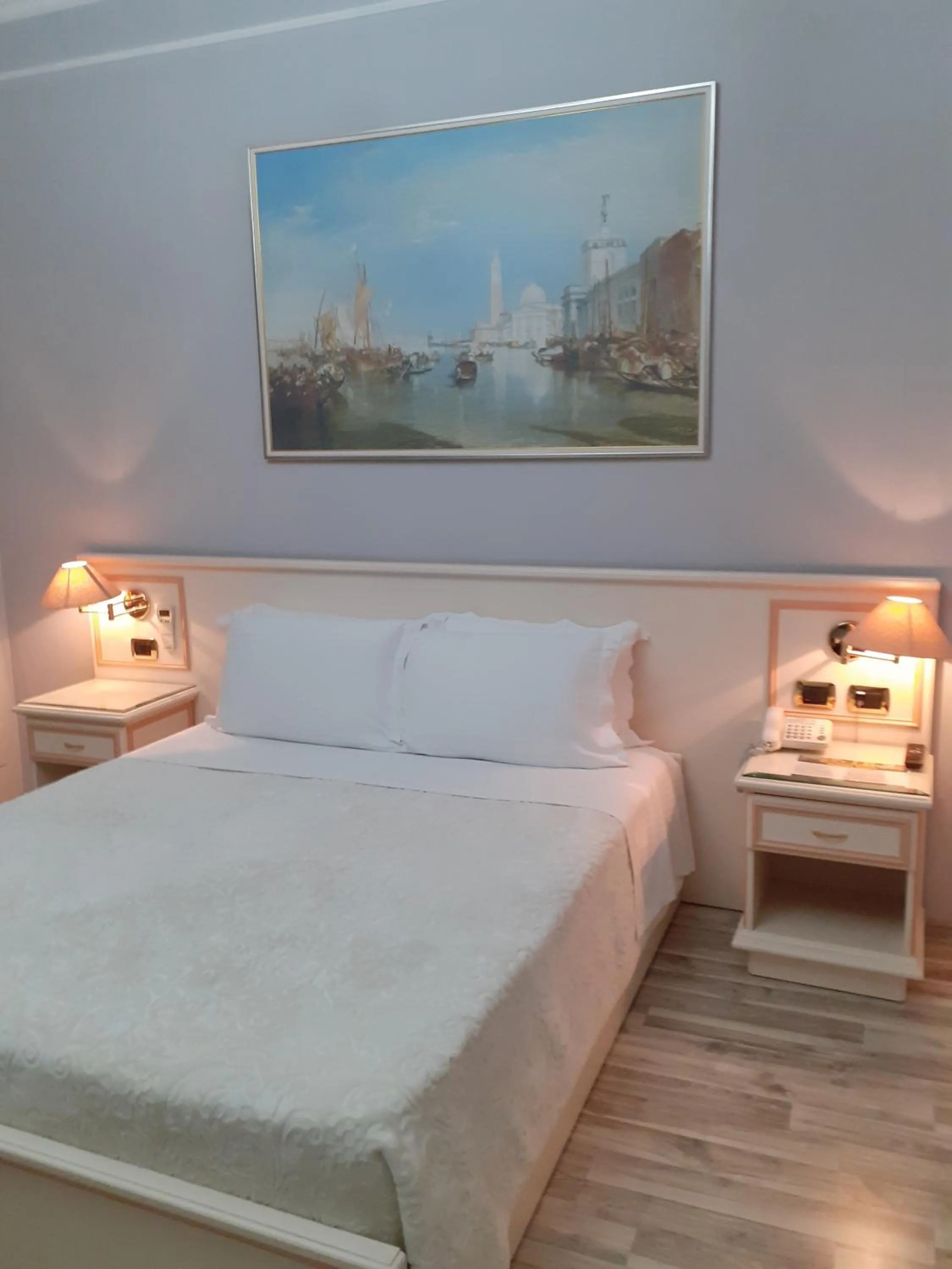 Bed in Hotel Guri