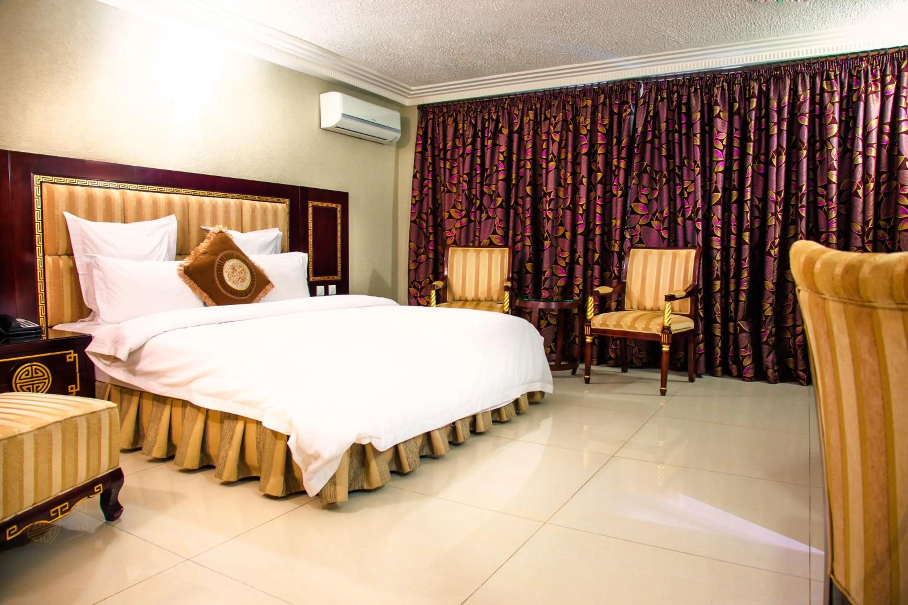 Bed in Nobila Airport Hotel