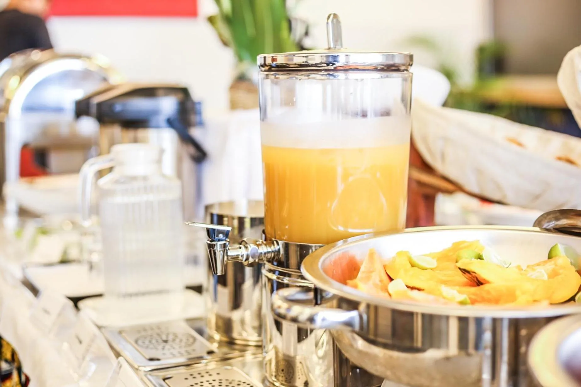 Restaurant/places to eat in Nobila Airport Hotel