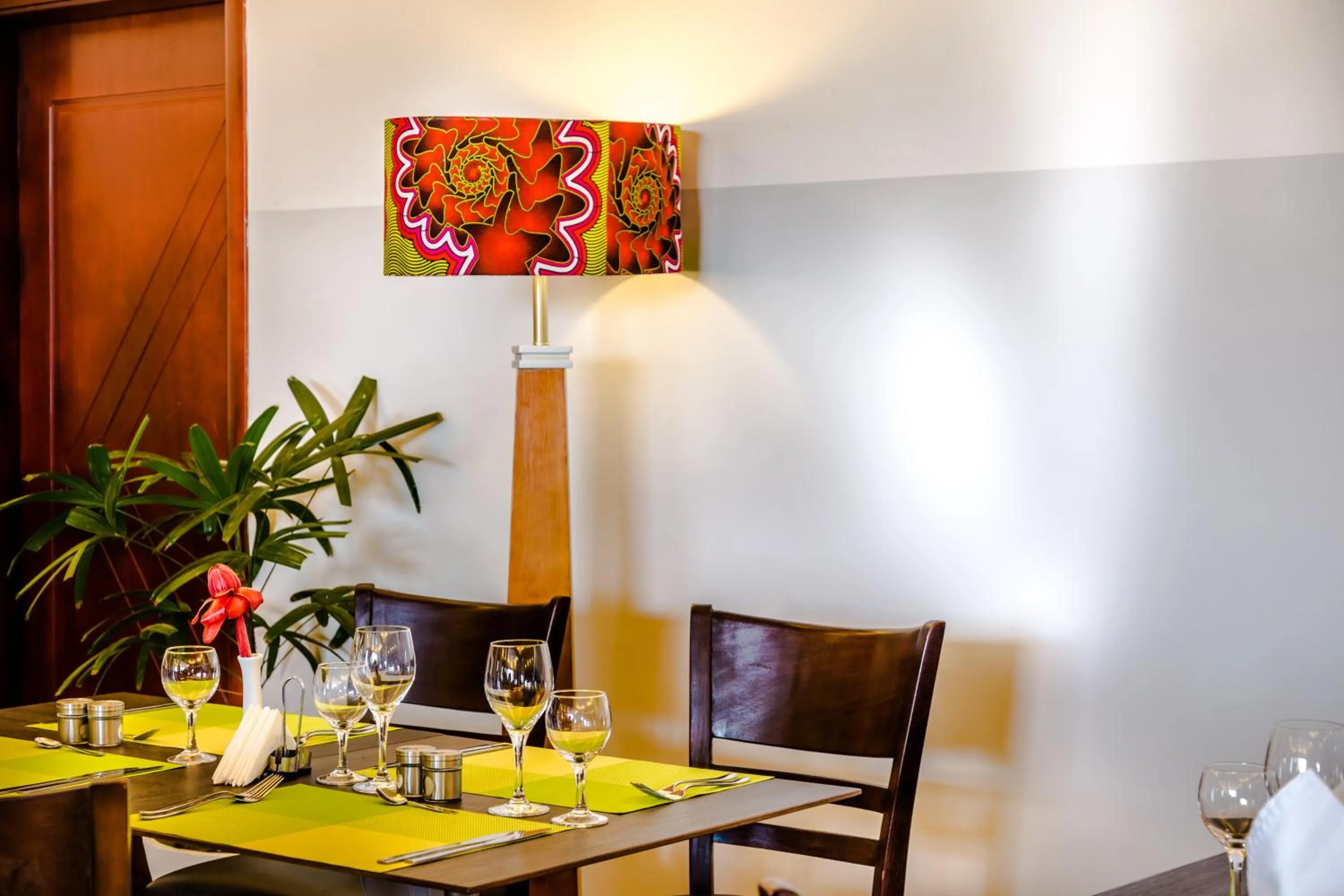 Restaurant/places to eat in Nobila Airport Hotel