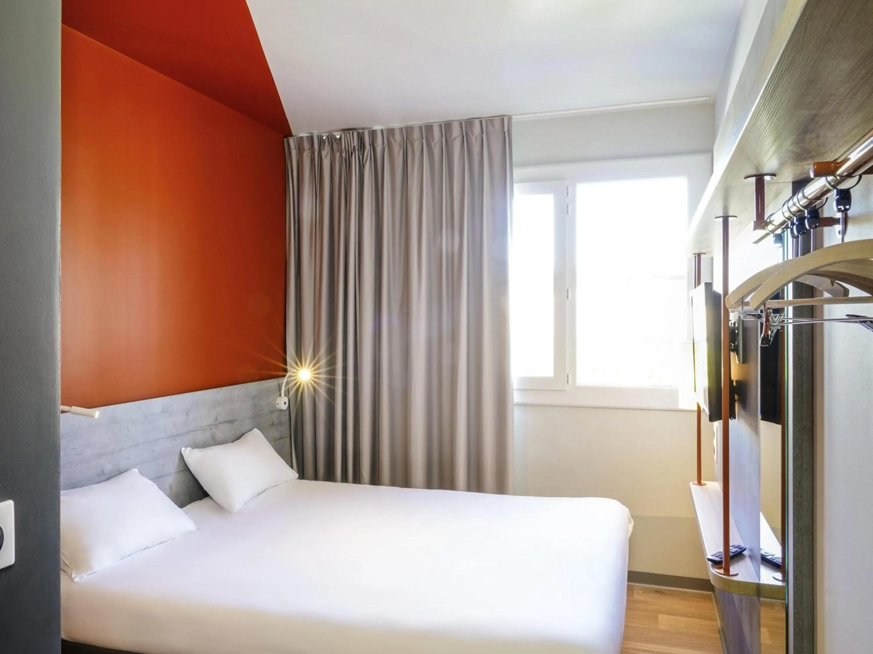 Bedroom, Bed in Ibis Budget Aubenas