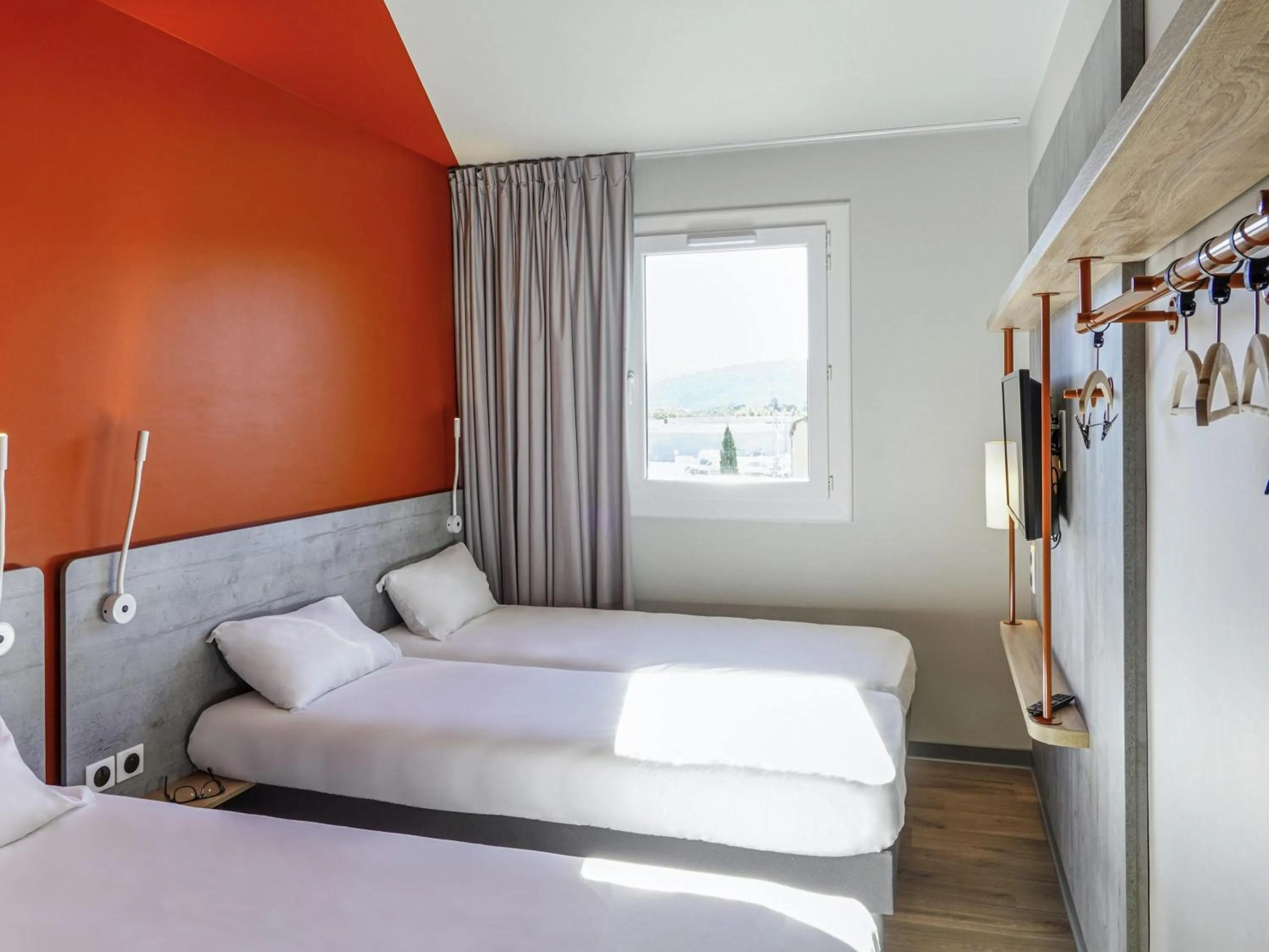 Bedroom, Bed in Ibis Budget Aubenas