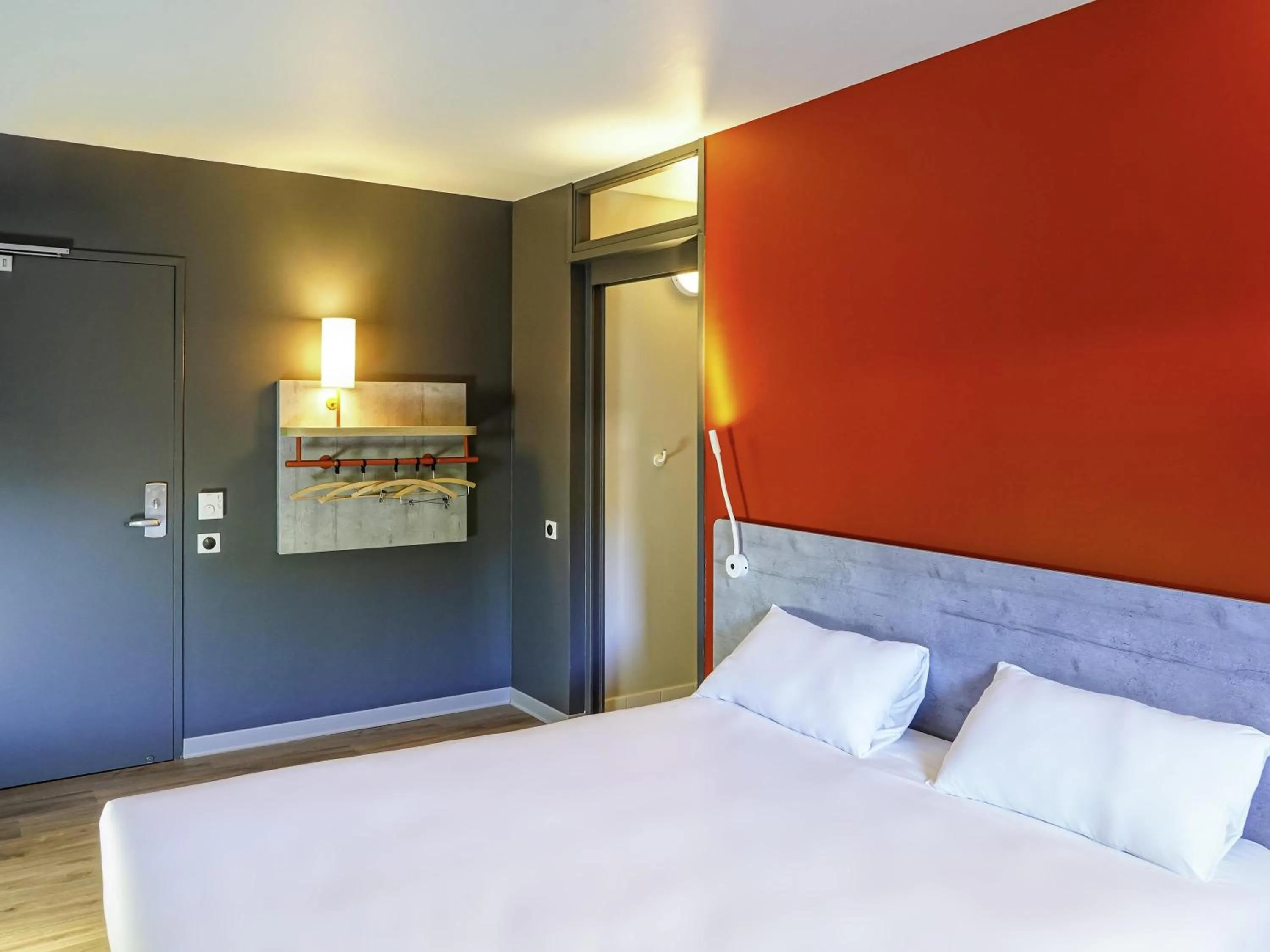 Bedroom, Bed in Ibis Budget Aubenas