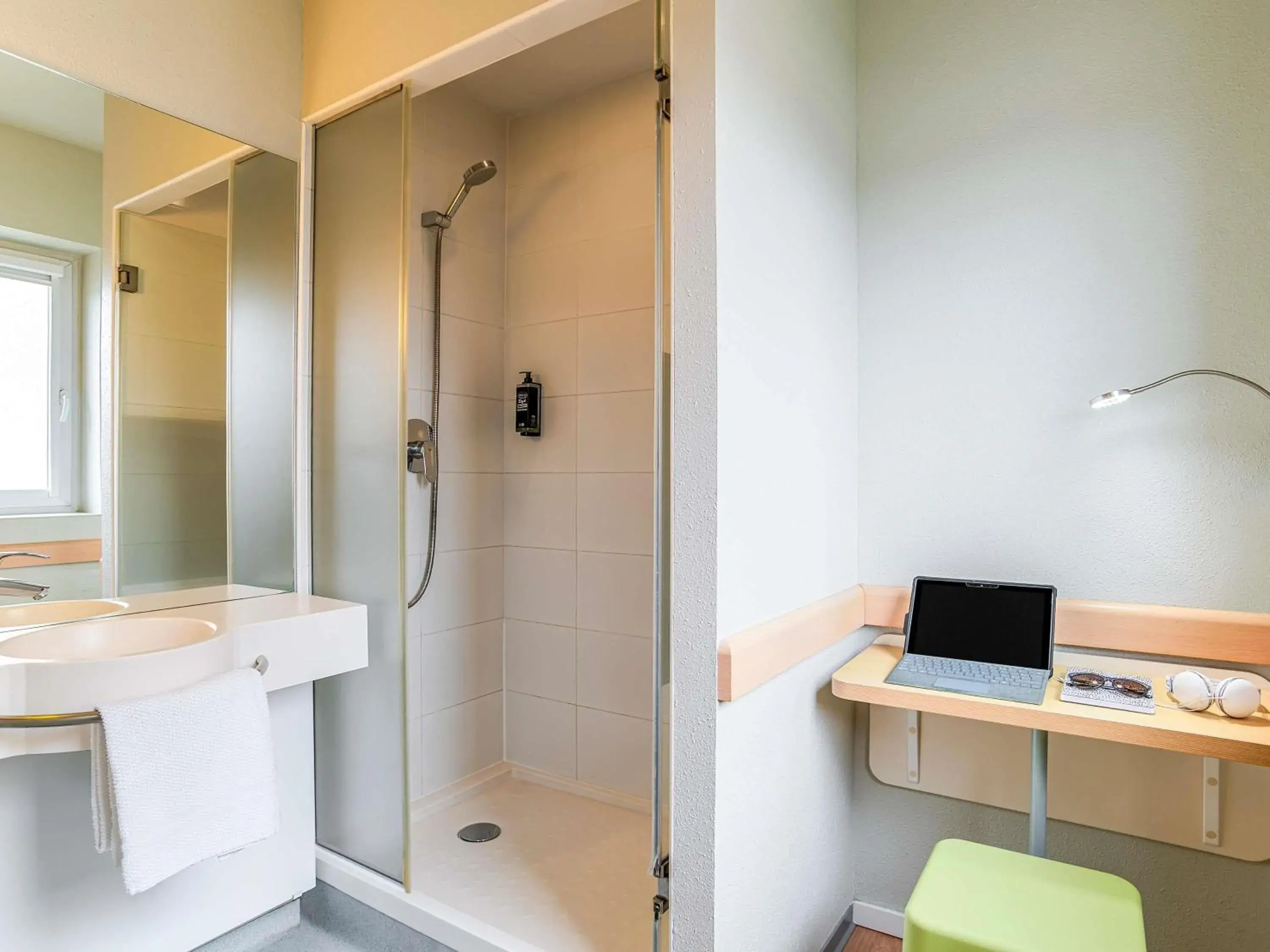 Bedroom in Ibis Budget Bilbao Barakaldo Bedroom in Ibis Budget Bilbao Barakaldo