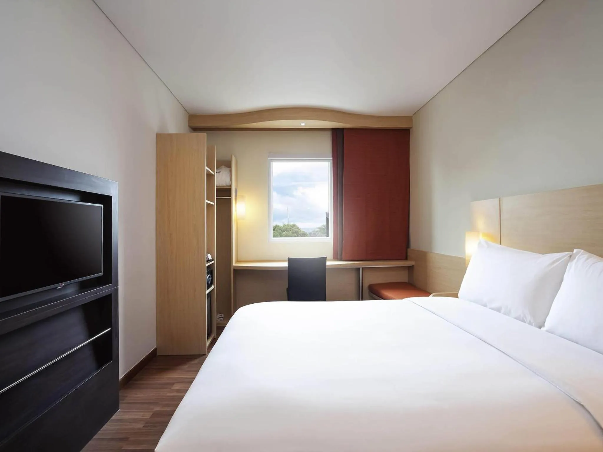 Bedroom, Bed in Ibis Makassar City Center