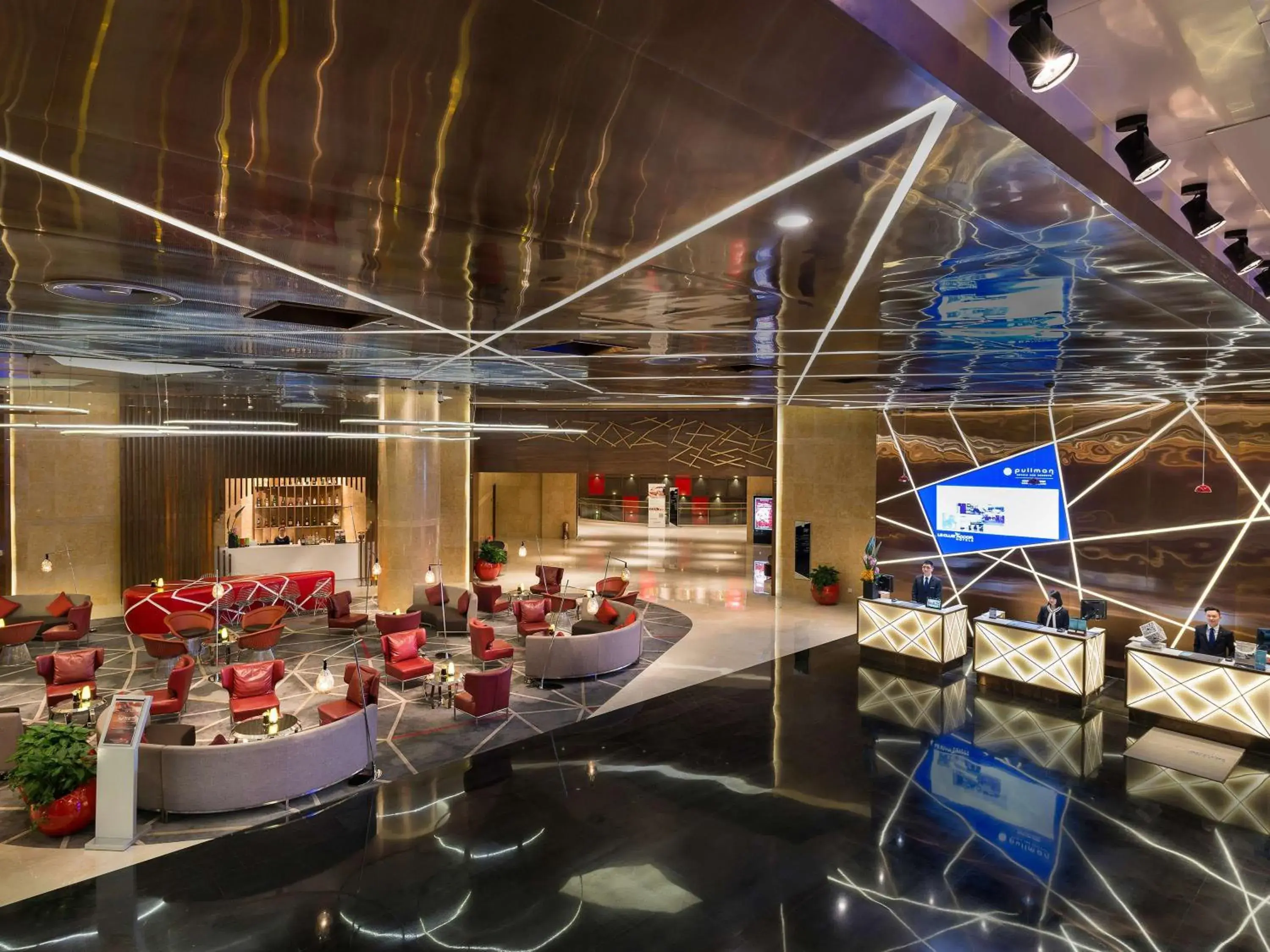 Lounge or bar in Pullman Nanjing Lukou Airport Lounge or bar in Pullman Nanjing Lukou Airport