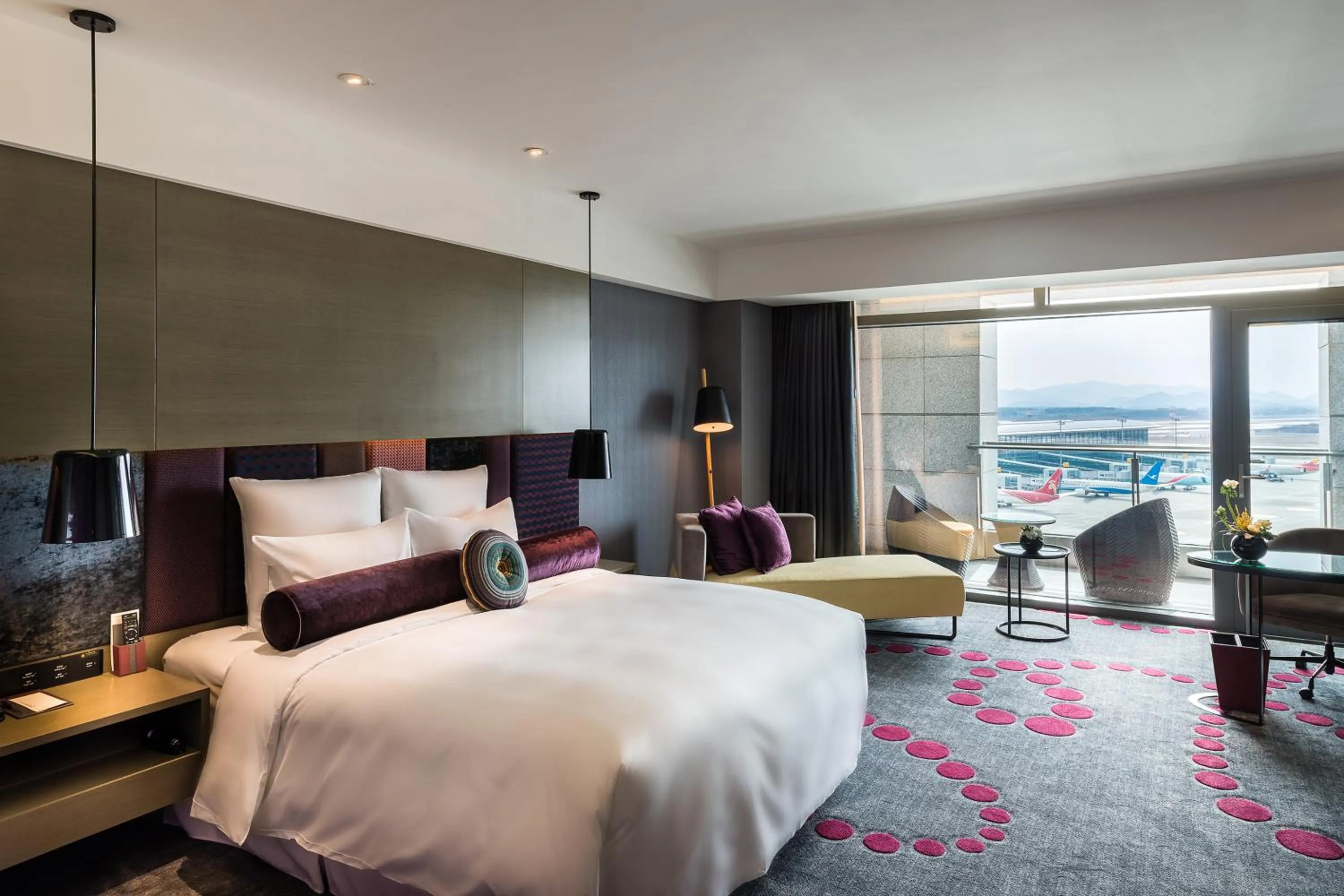 Photo of the whole room, Bed in Pullman Nanjing Lukou Airport