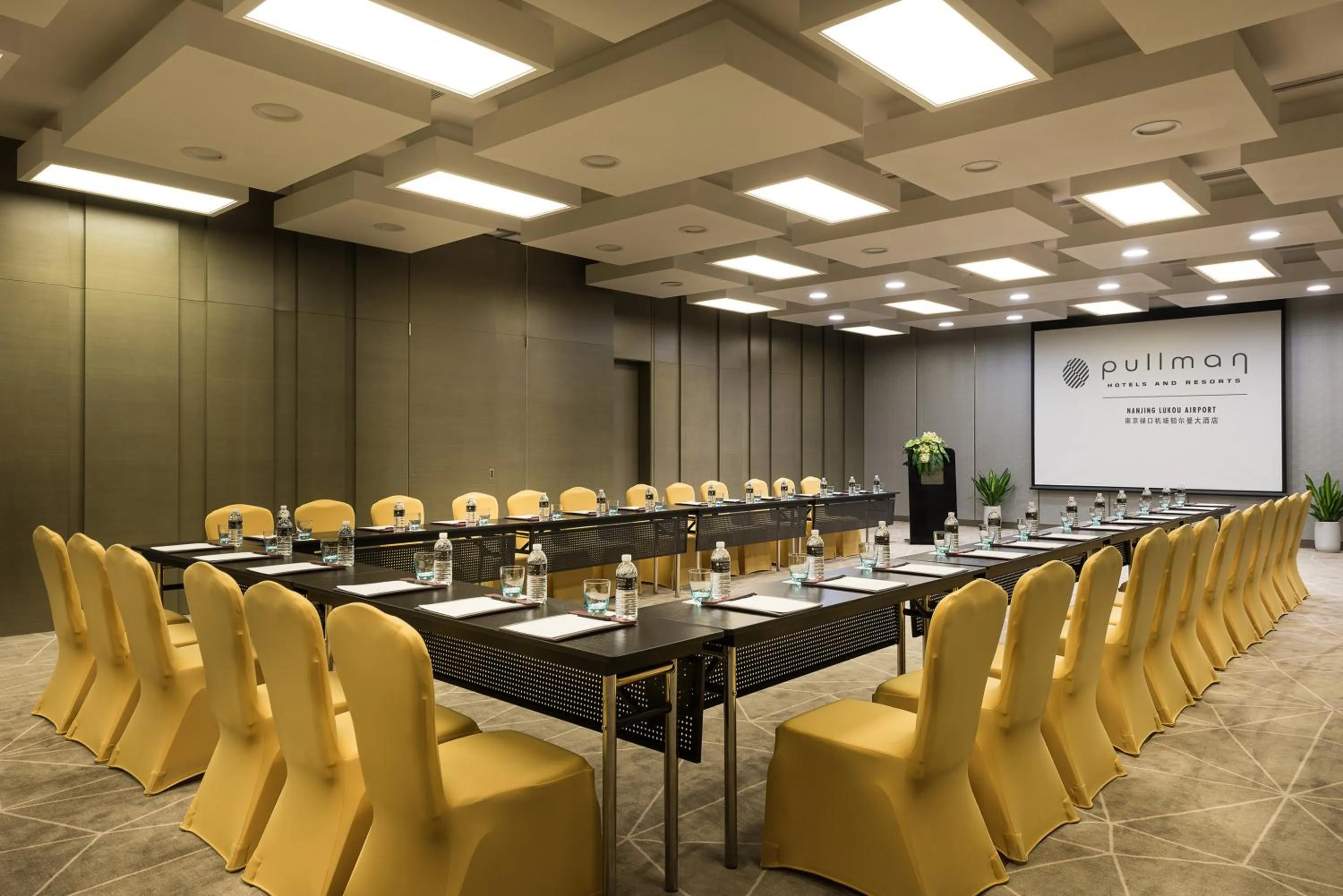 Business facilities in Pullman Nanjing Lukou Airport